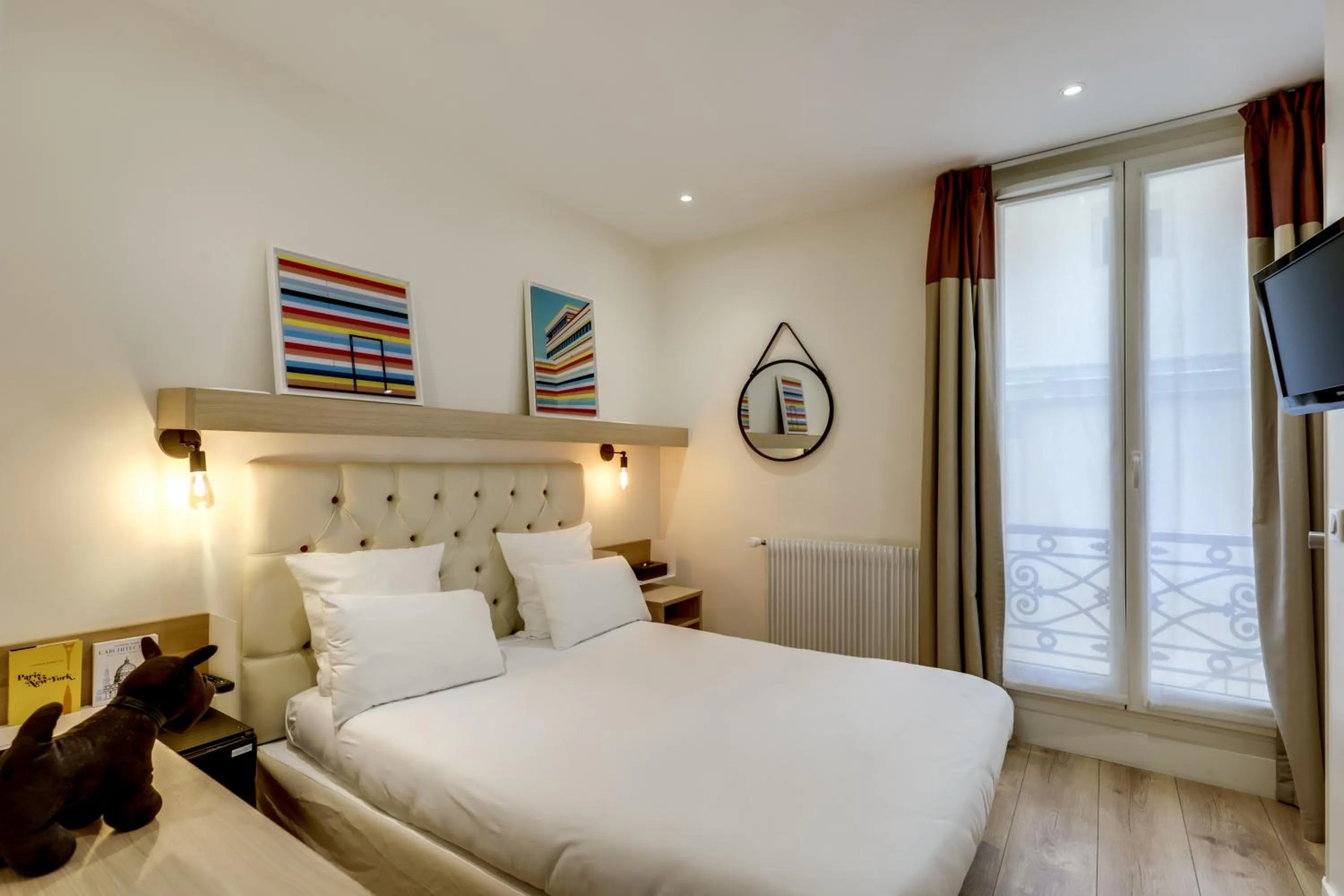 Photo of the whole room, Bed in Hôtel Alexandrine Opera