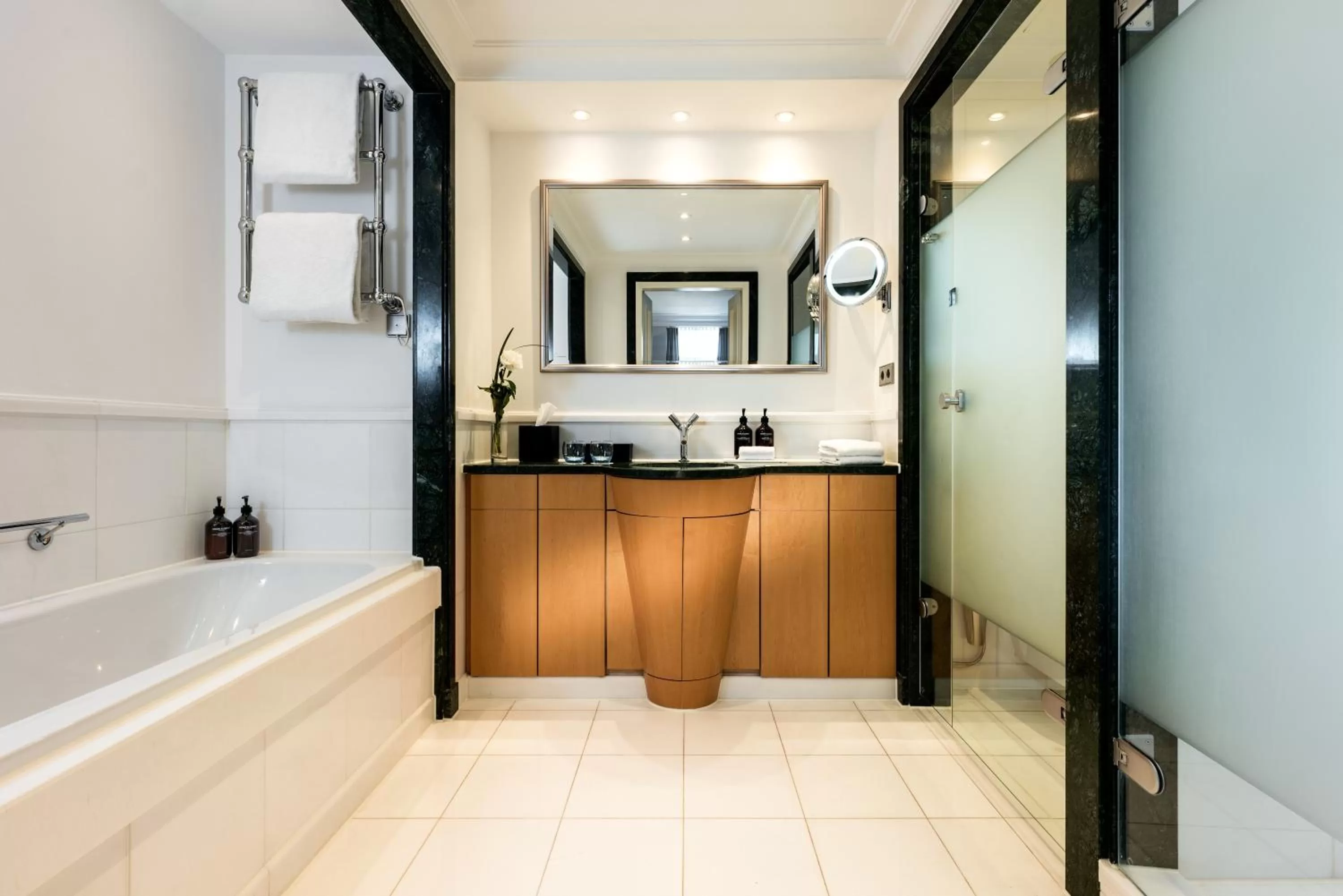 Bathroom in Maison Messmer - ein Mitglied der Hommage Luxury Hotels Collection