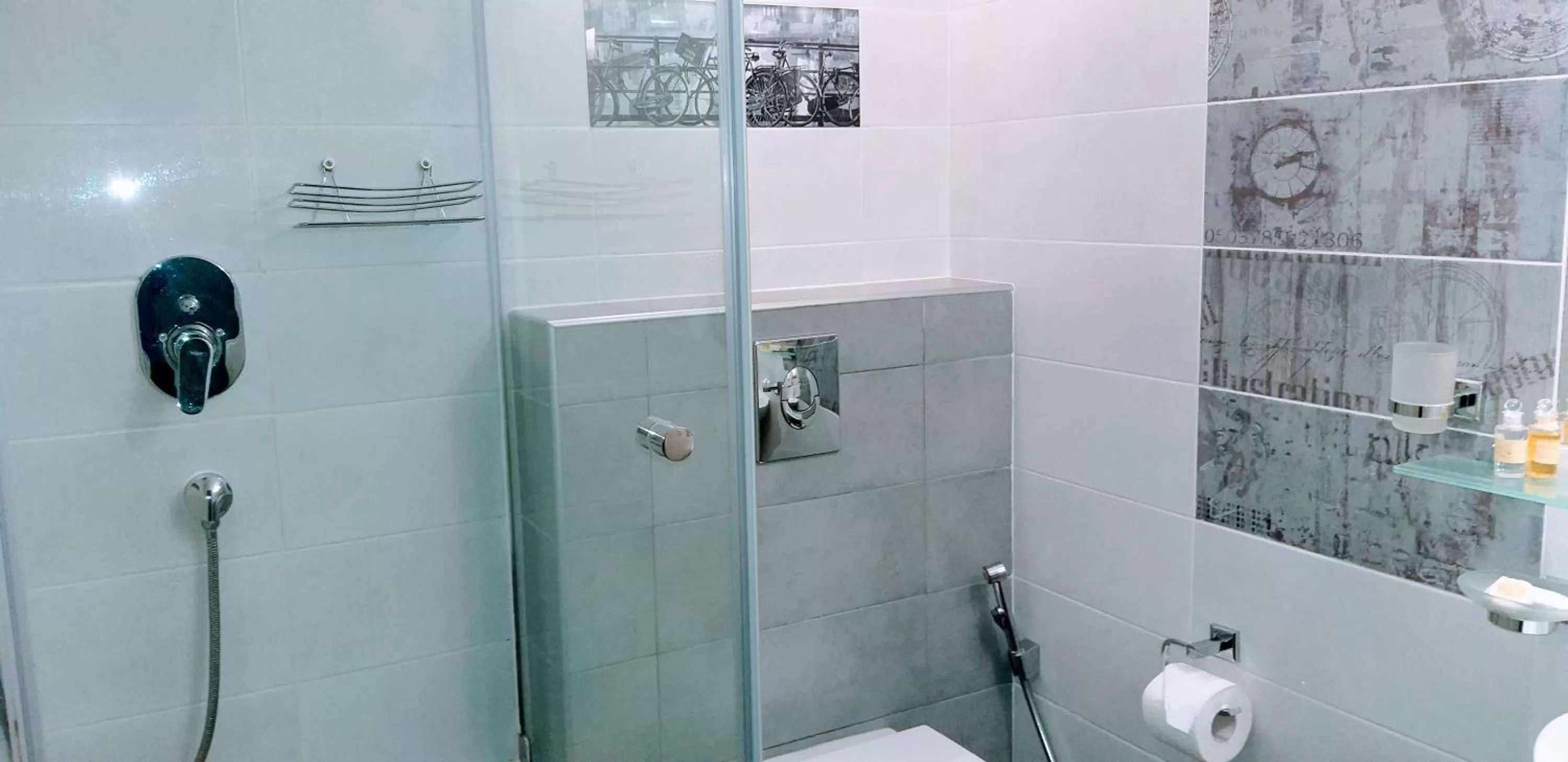 Bathroom in Shalanda