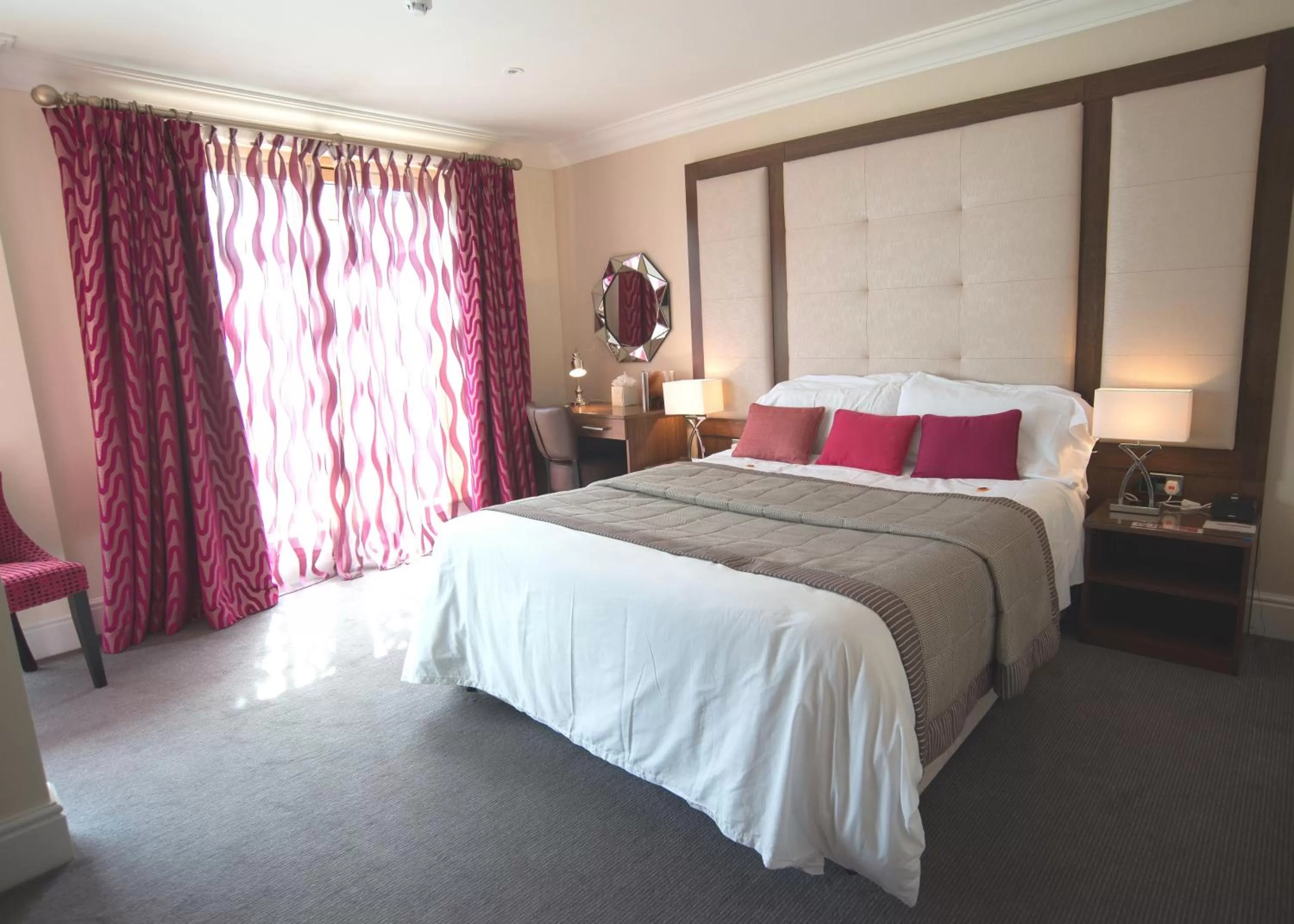 Bedroom, Bed in Lensfield Hotel