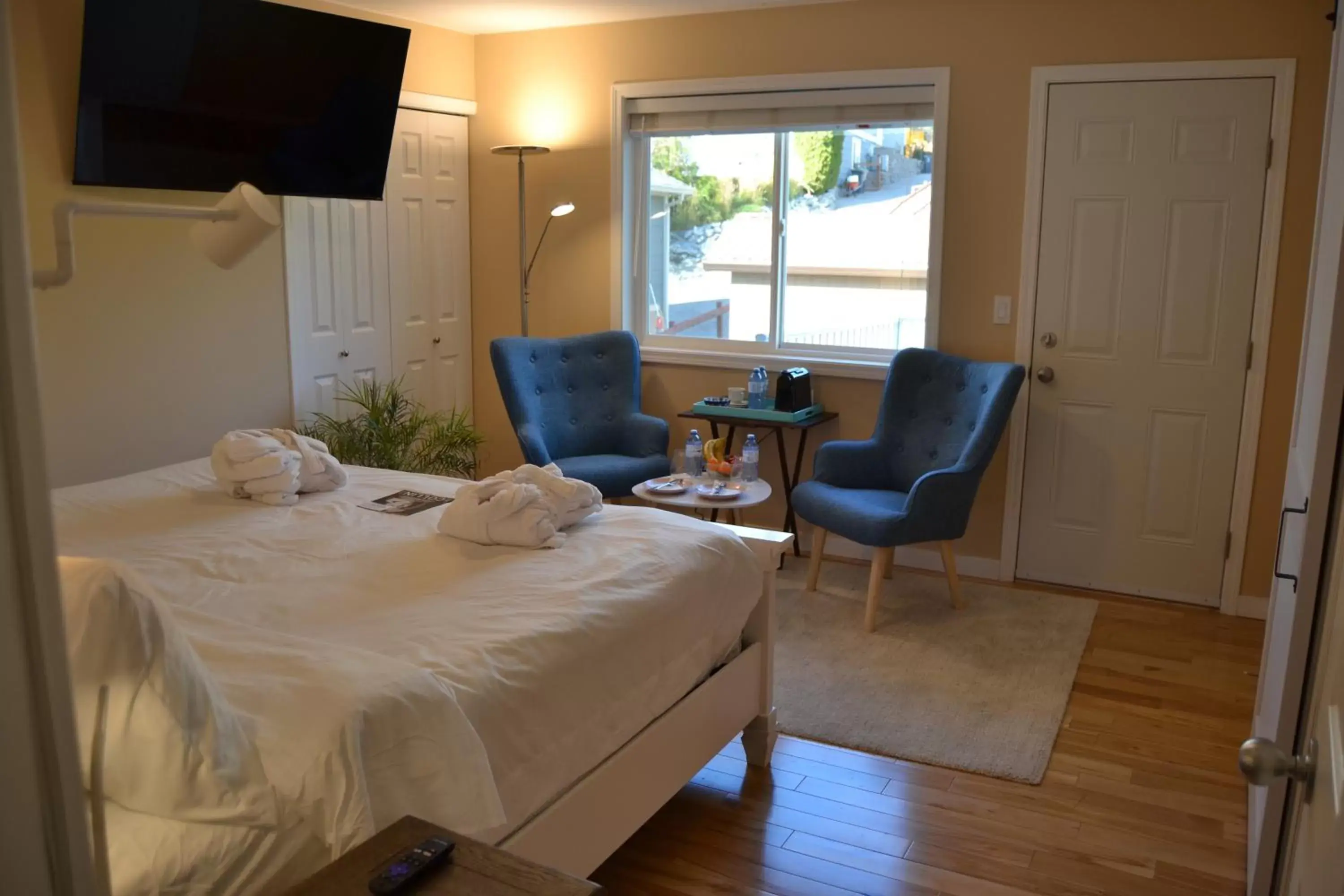 King Room with Balcony in Salish B&B and Spa King Room with Balcony in Salish B&B and Spa