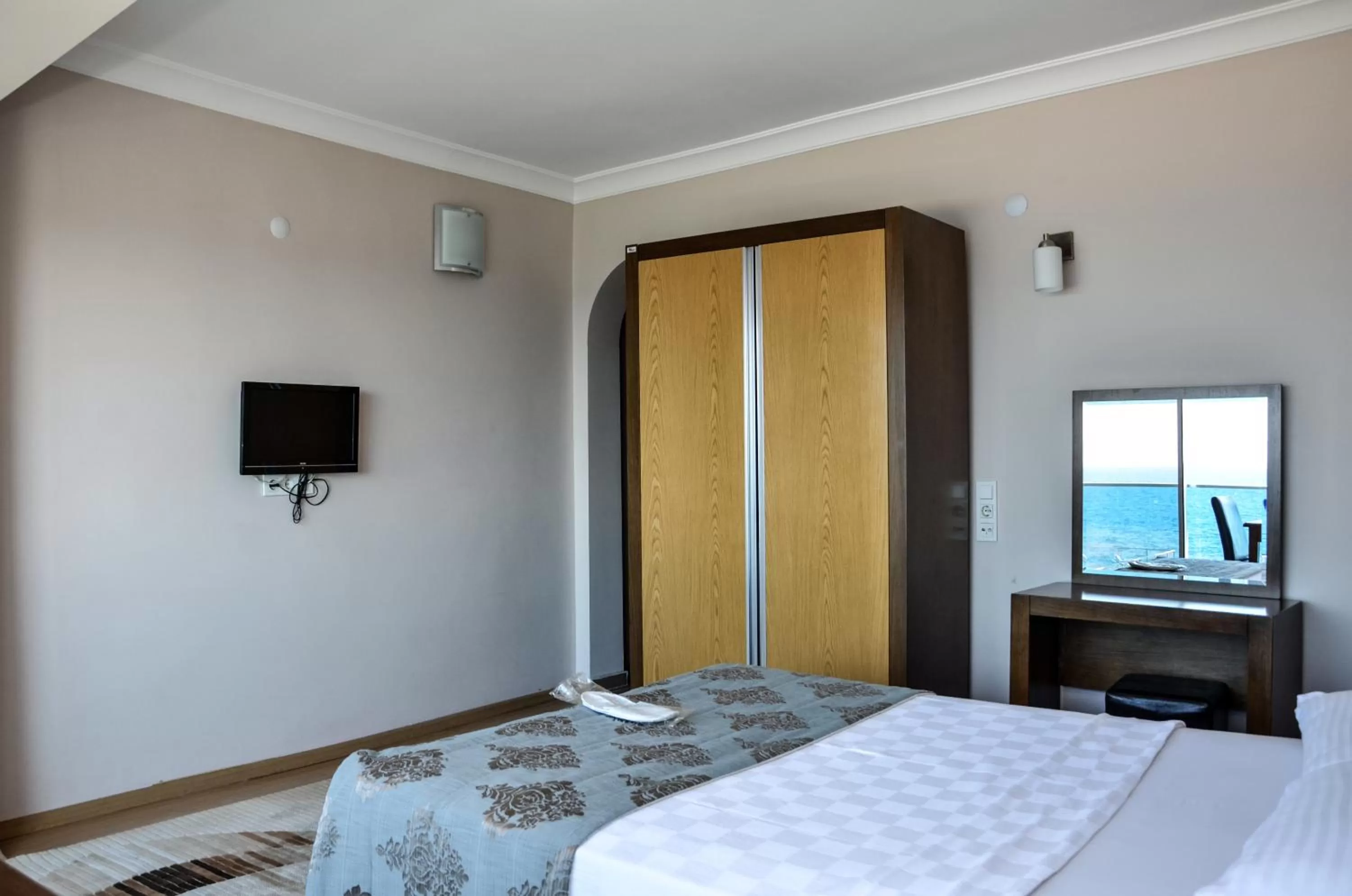 Photo of the whole room in Perla Hotel