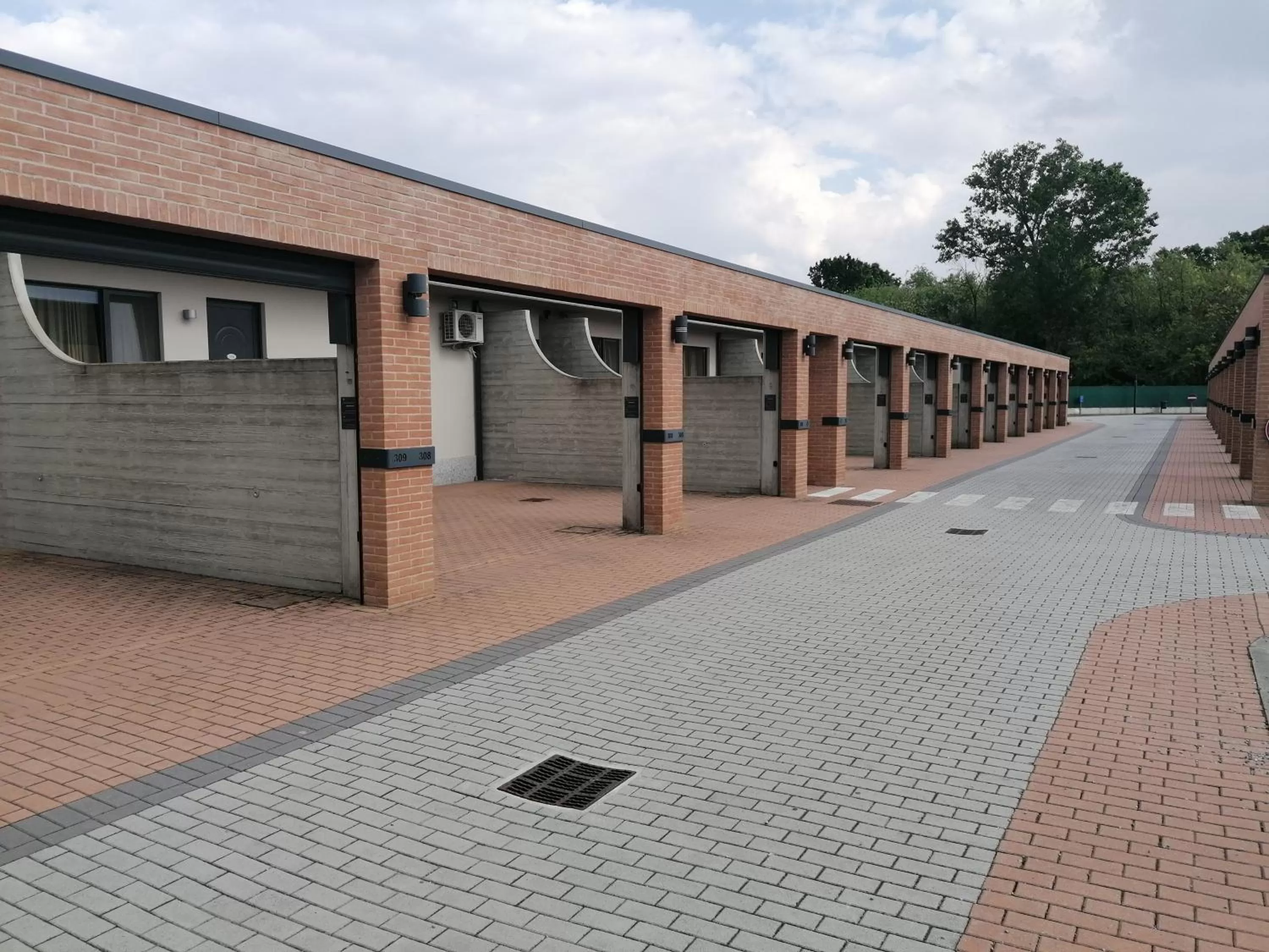 Parking in Hotel Camelia