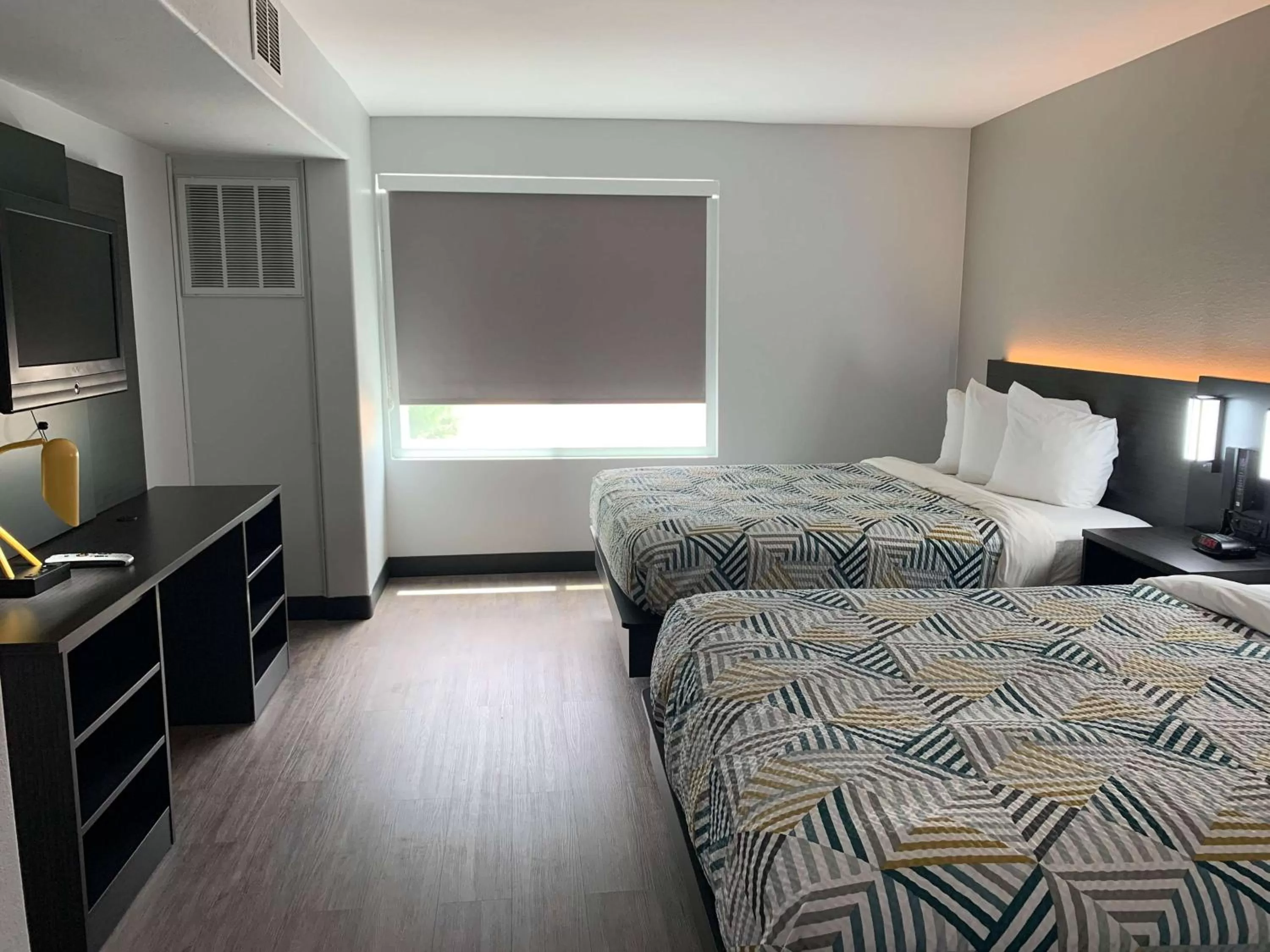 Photo of the whole room, Bed in Studio 6 Hobbs NM Event Center