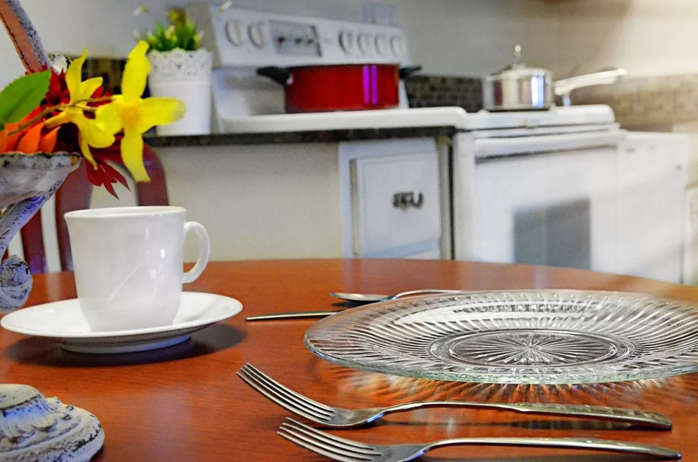 Kitchen or kitchenette in Centerstone Plaza Hotel Soldiers Field - Mayo Clinic Area