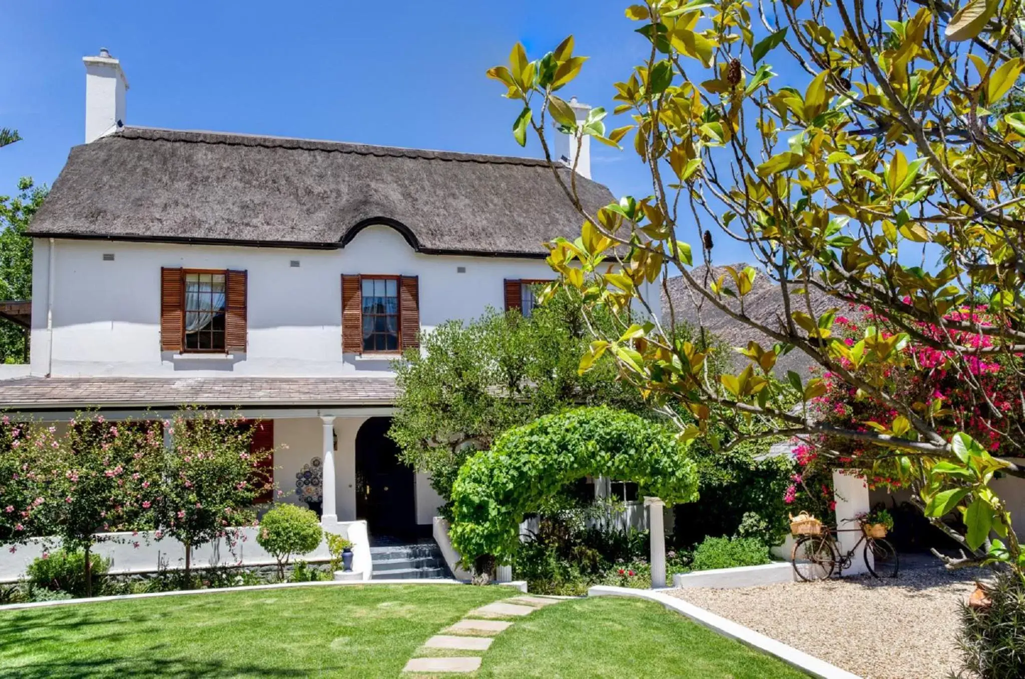 Property Building in Airlies Historical Guest House Property Building in Airlies Historical Guest House