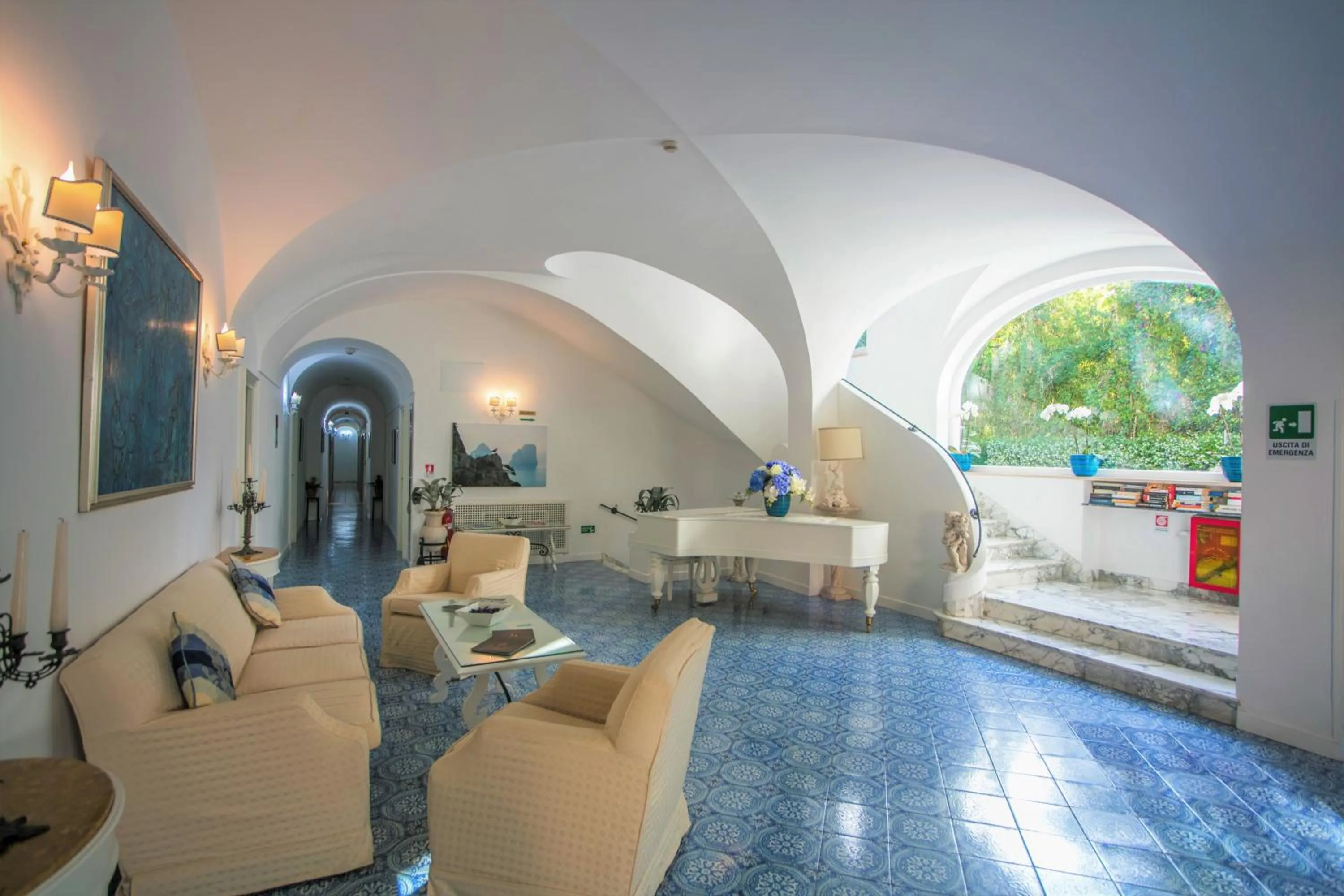 Seating area in Hotel San Felice