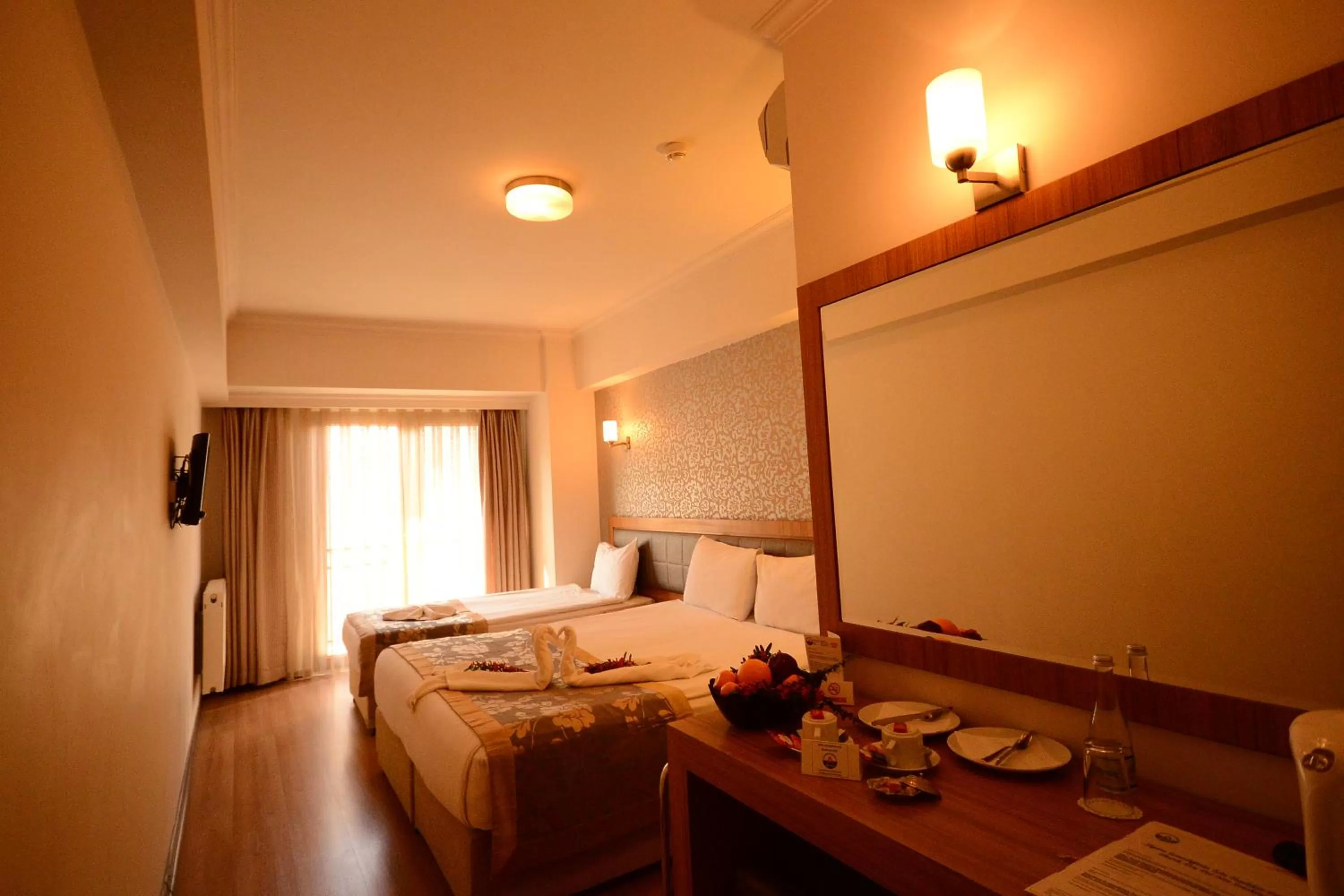 Photo of the whole room, Bed in Grand Anzac Hotel