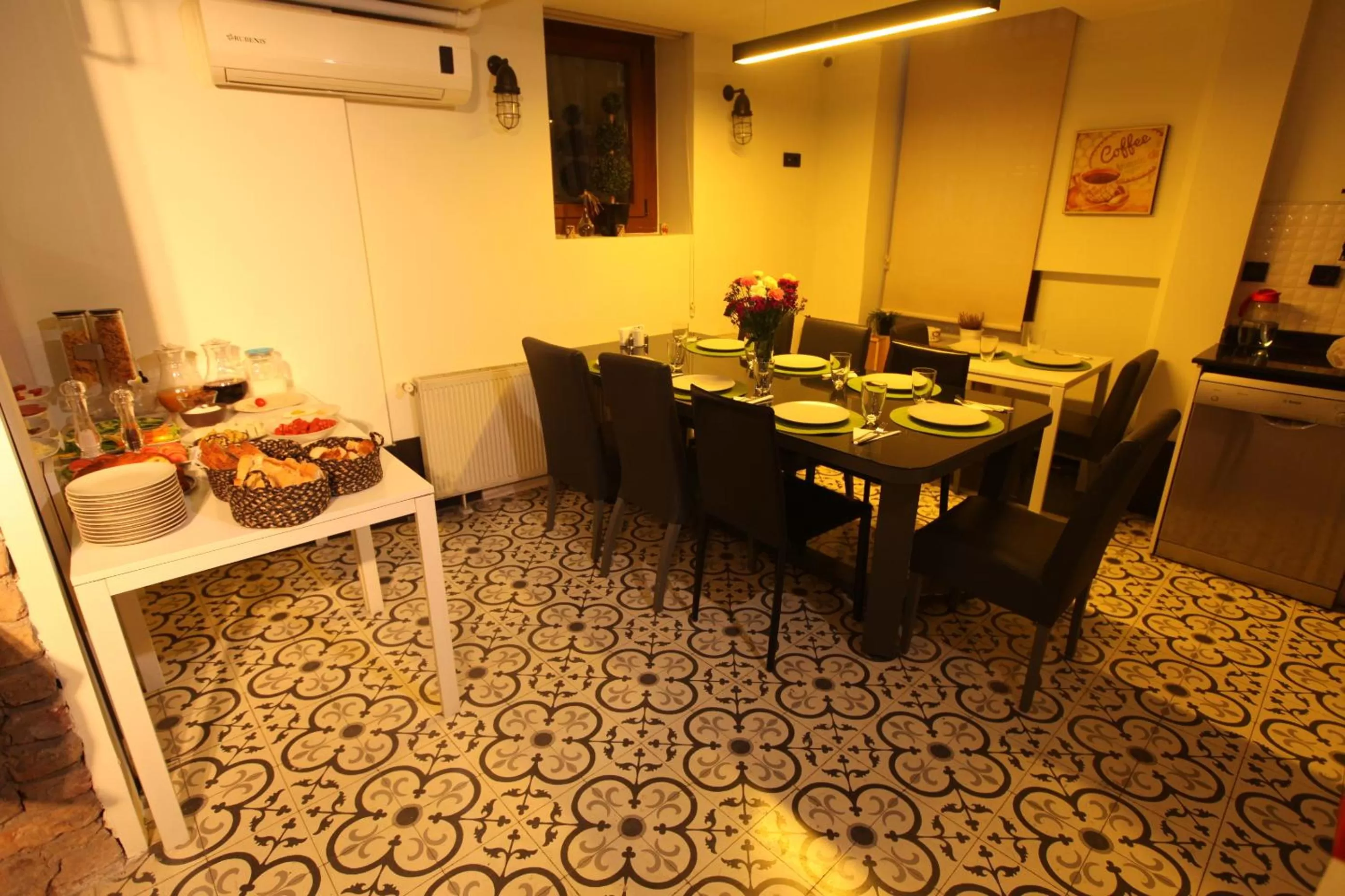 Restaurant/Places to Eat in Taksim Terrace Hotel