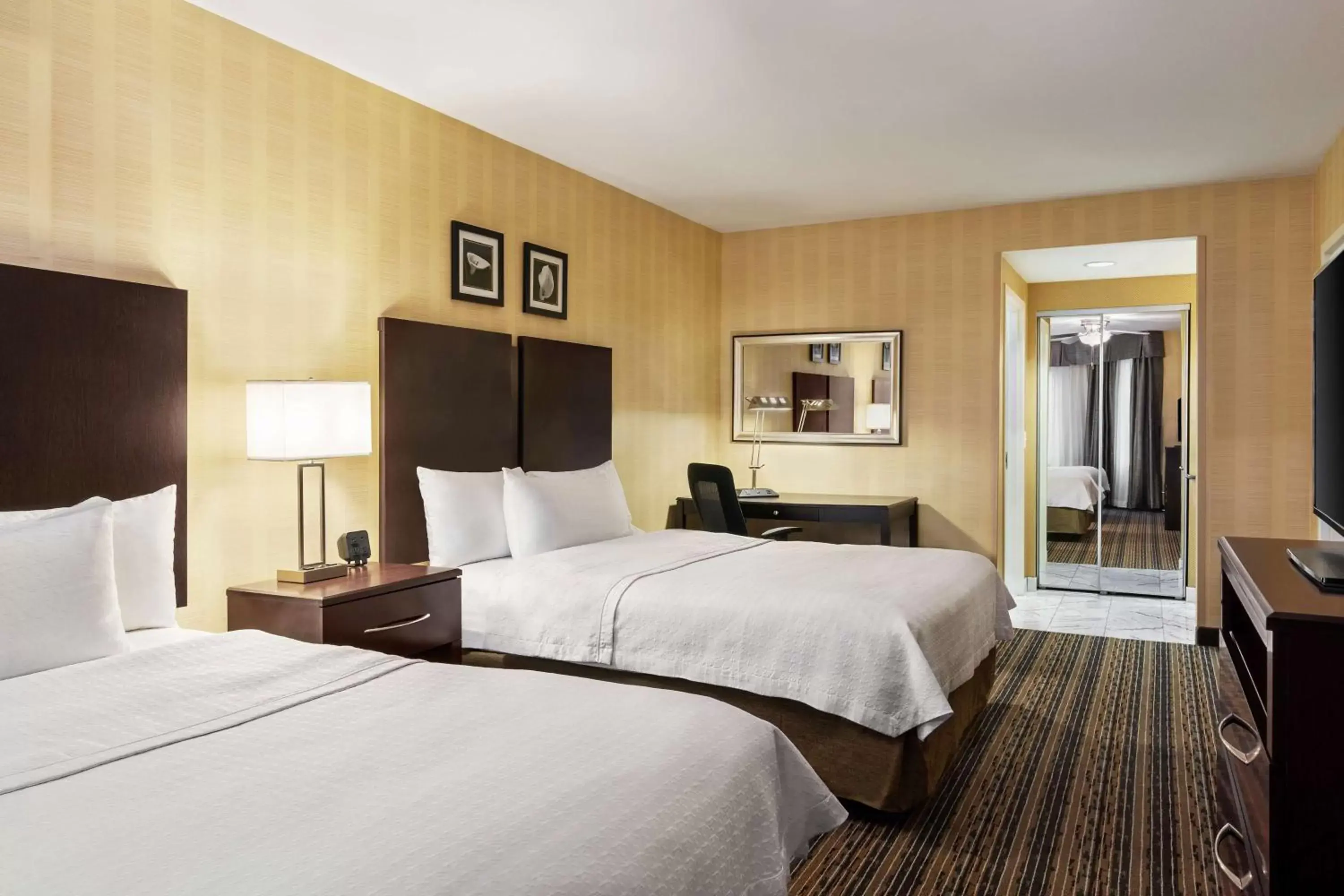 Two Bedroom Suite with One King and Two Queen Beds - Non-Smoking in Homewood Suites by Hilton Newtown - Langhorne, PA Two Bedroom Suite with One King and Two Queen Beds - Non-Smoking in Homewood Suites by Hilton Newtown - Langhorne, PA