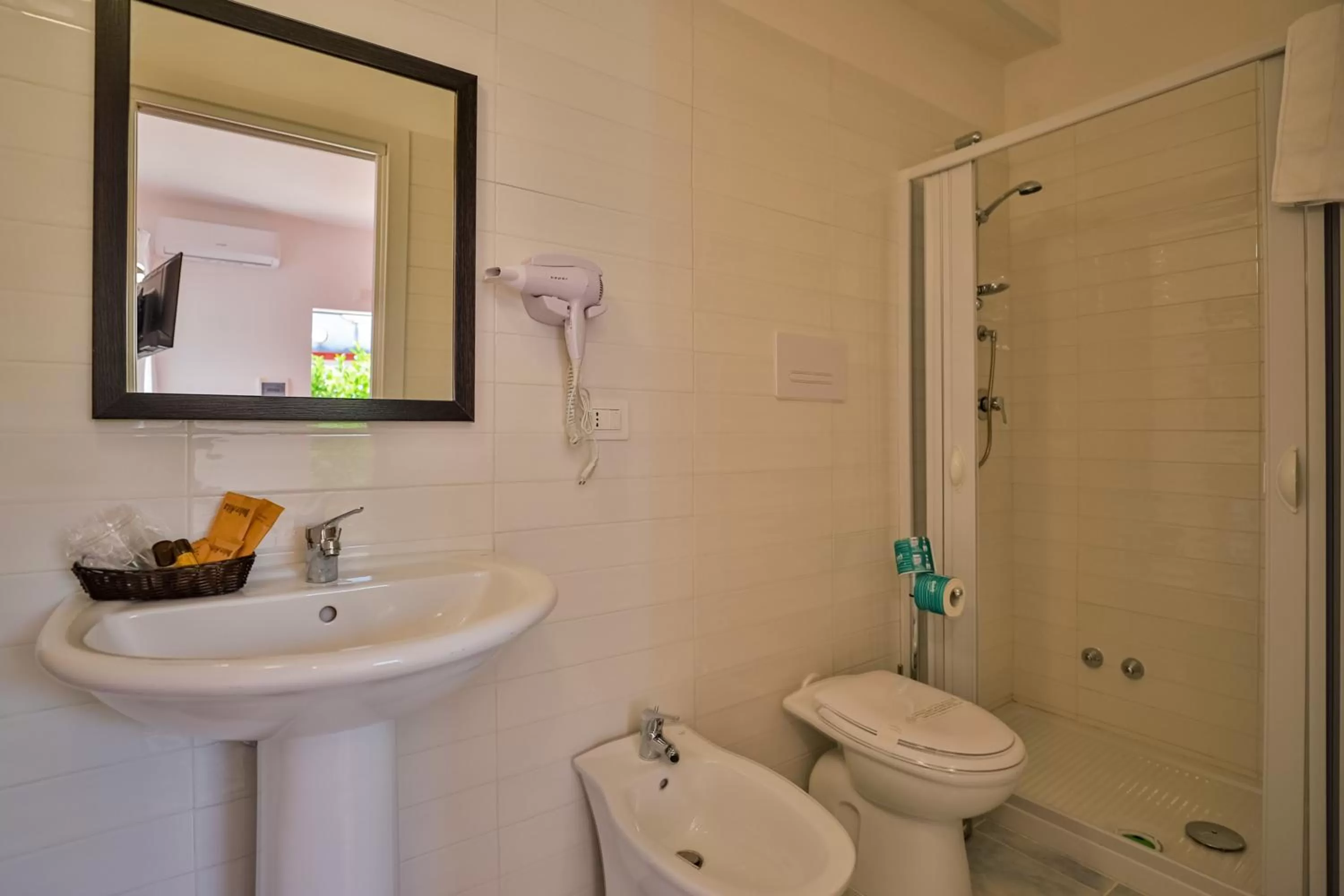 Bathroom in Il Pineto Paestum Food & Rooms