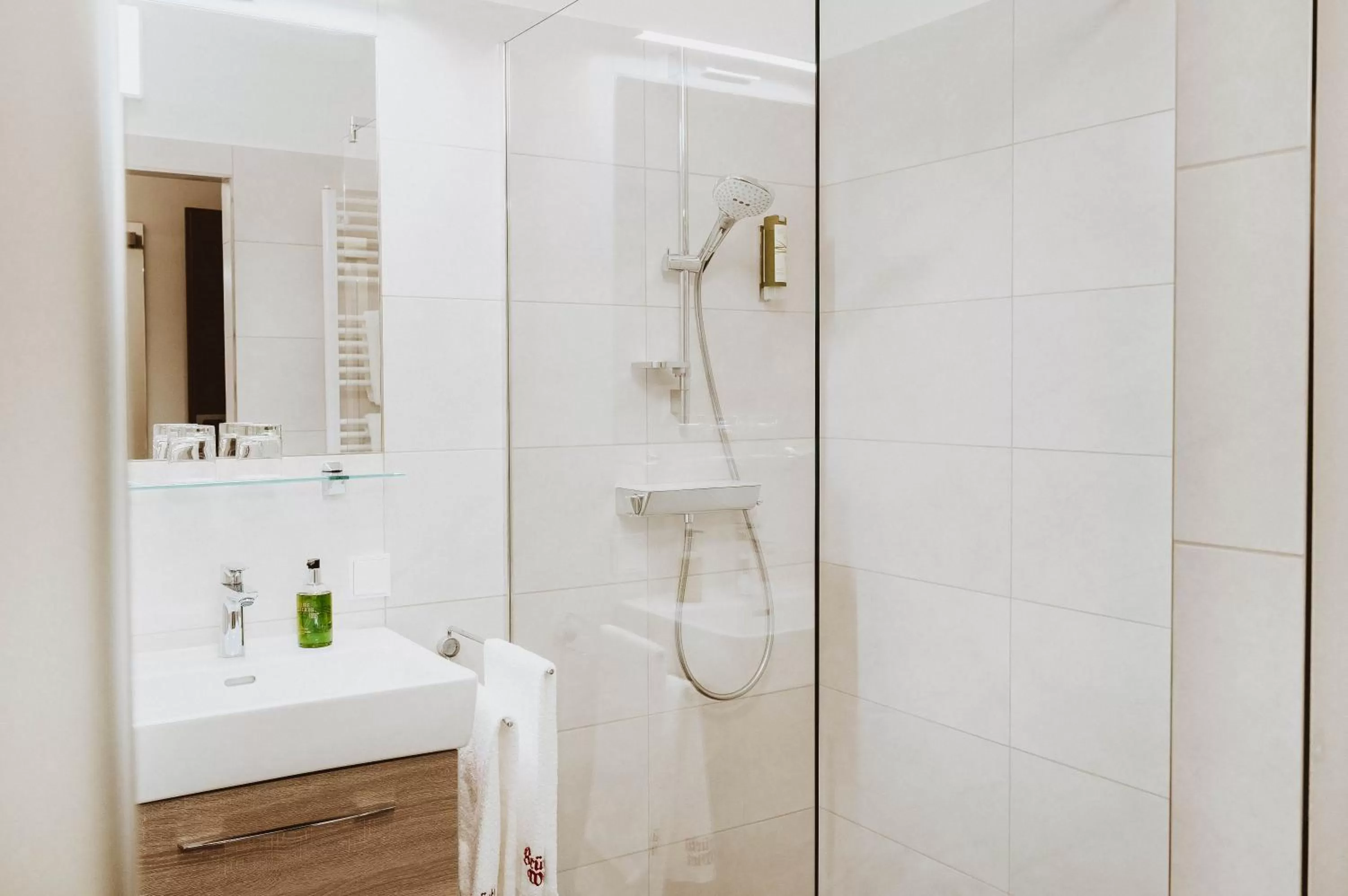Shower in Hotel Brücklwirt