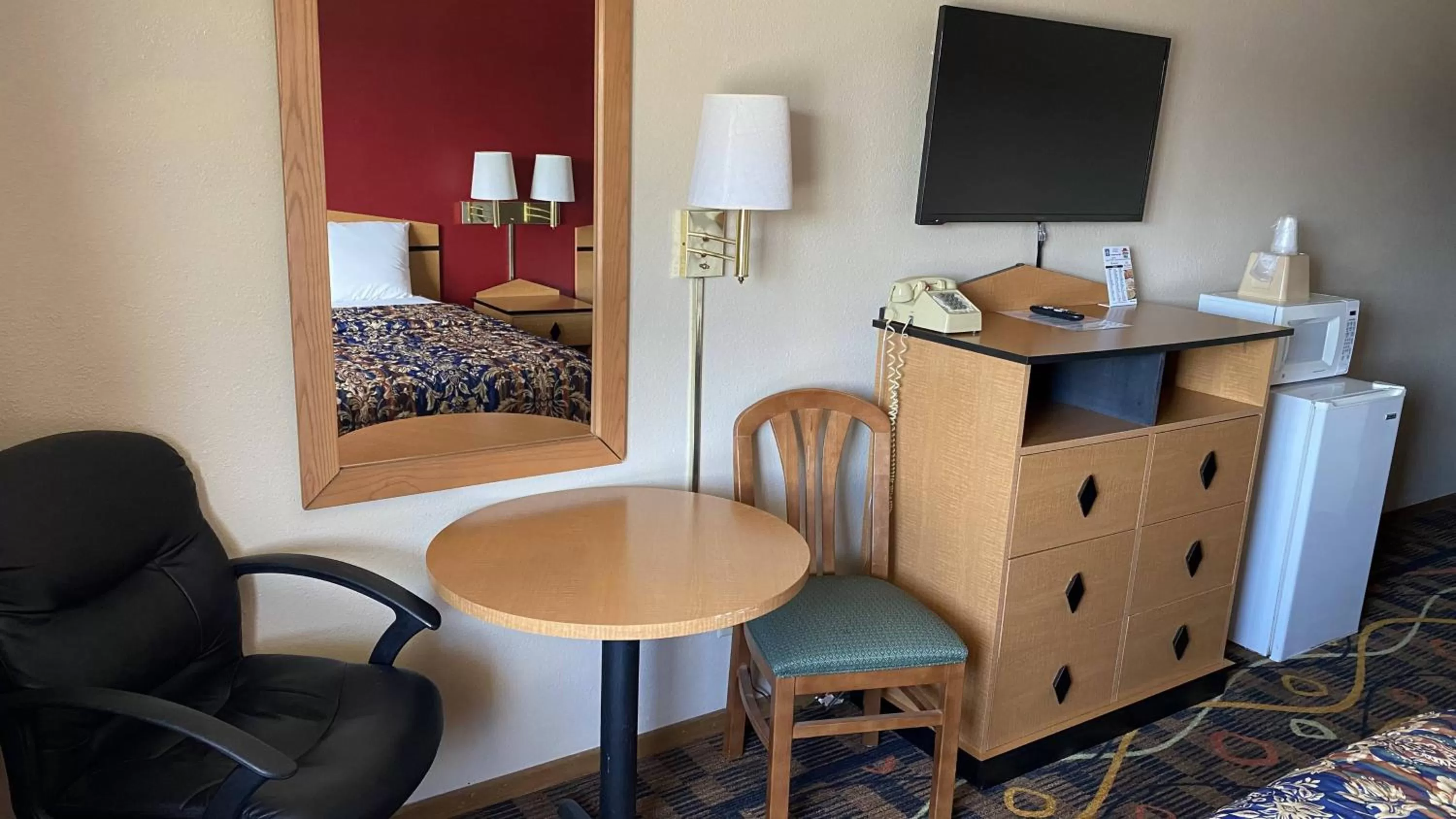 TV and multimedia in Newton Inn