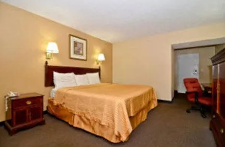 Bed in Americas Best Value Inn Smithfield