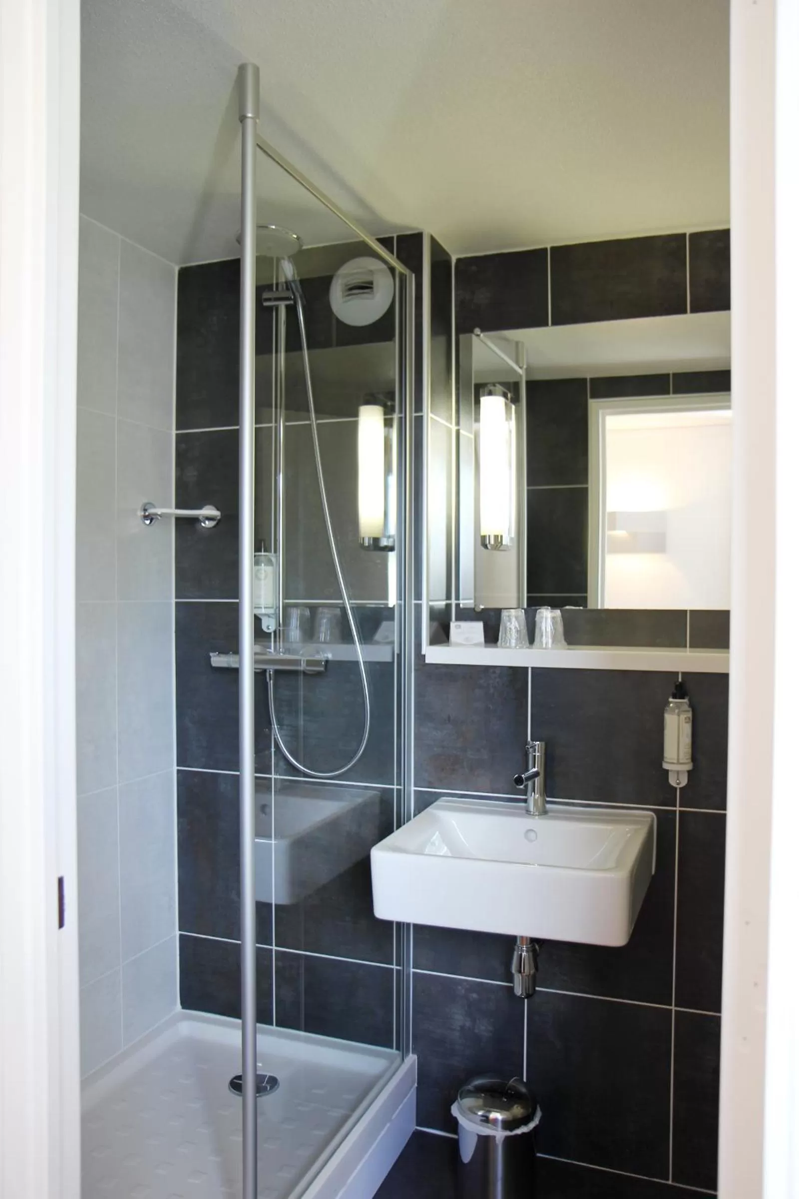 Bathroom in Hôtel Best Western The Wish Versailles