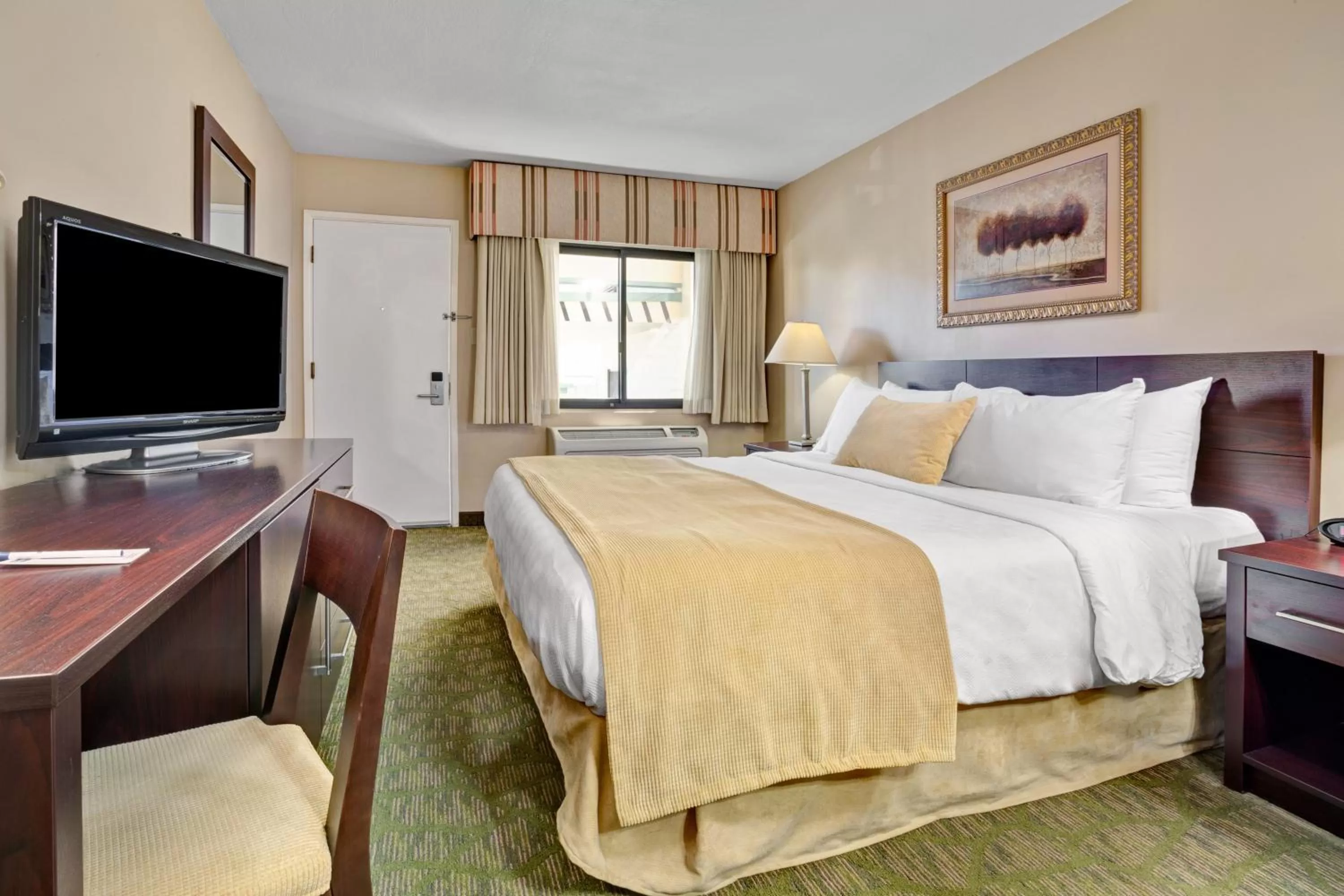 King Room - Non-Smoking in Travelodge by Wyndham Presidio San Francisco