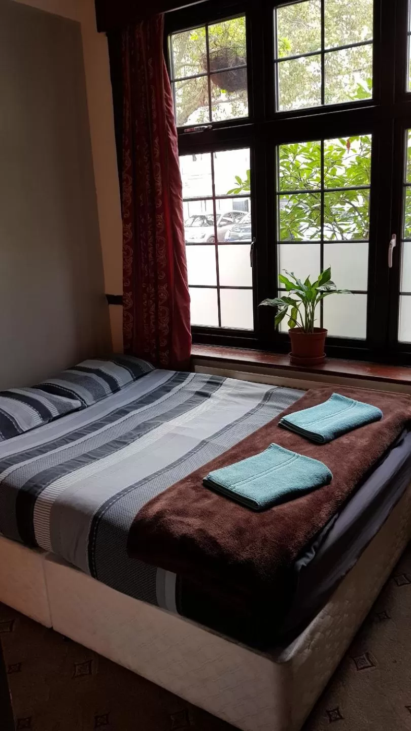 Bed in Hour Glass Hotel