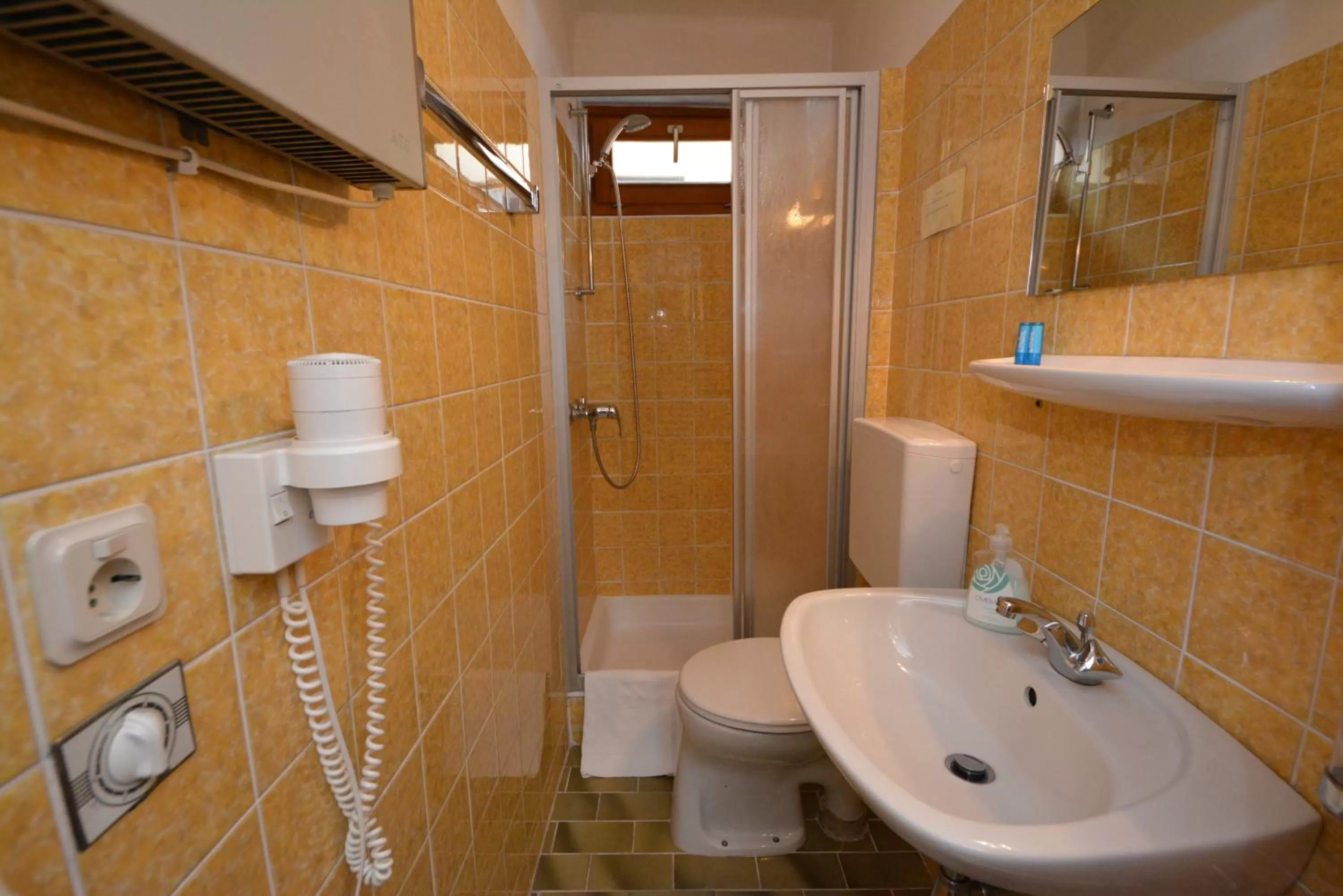Bathroom in Haus Kleineisen by Châtel Reizen