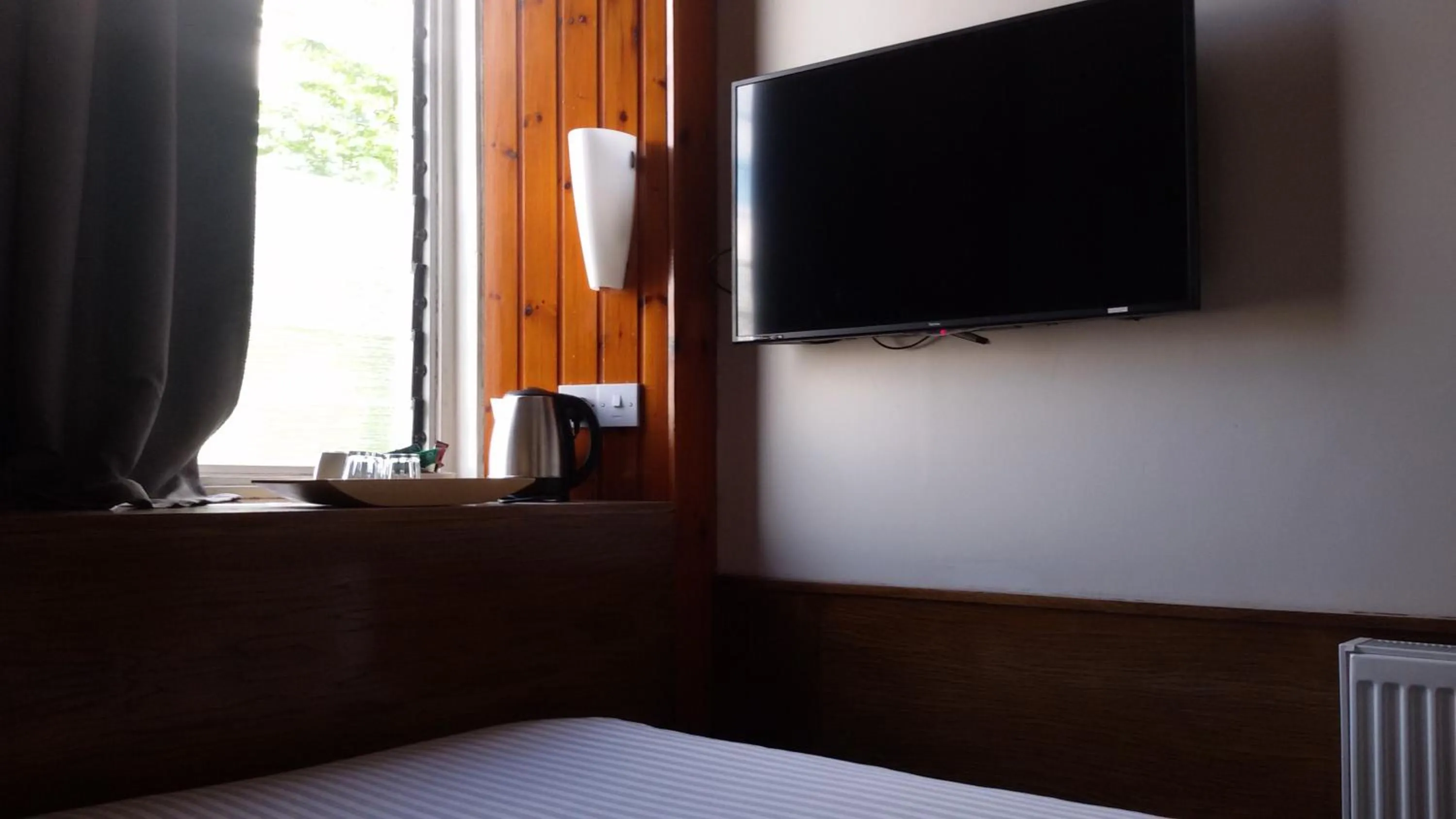 TV and multimedia, Bed in Adelphi Hotel