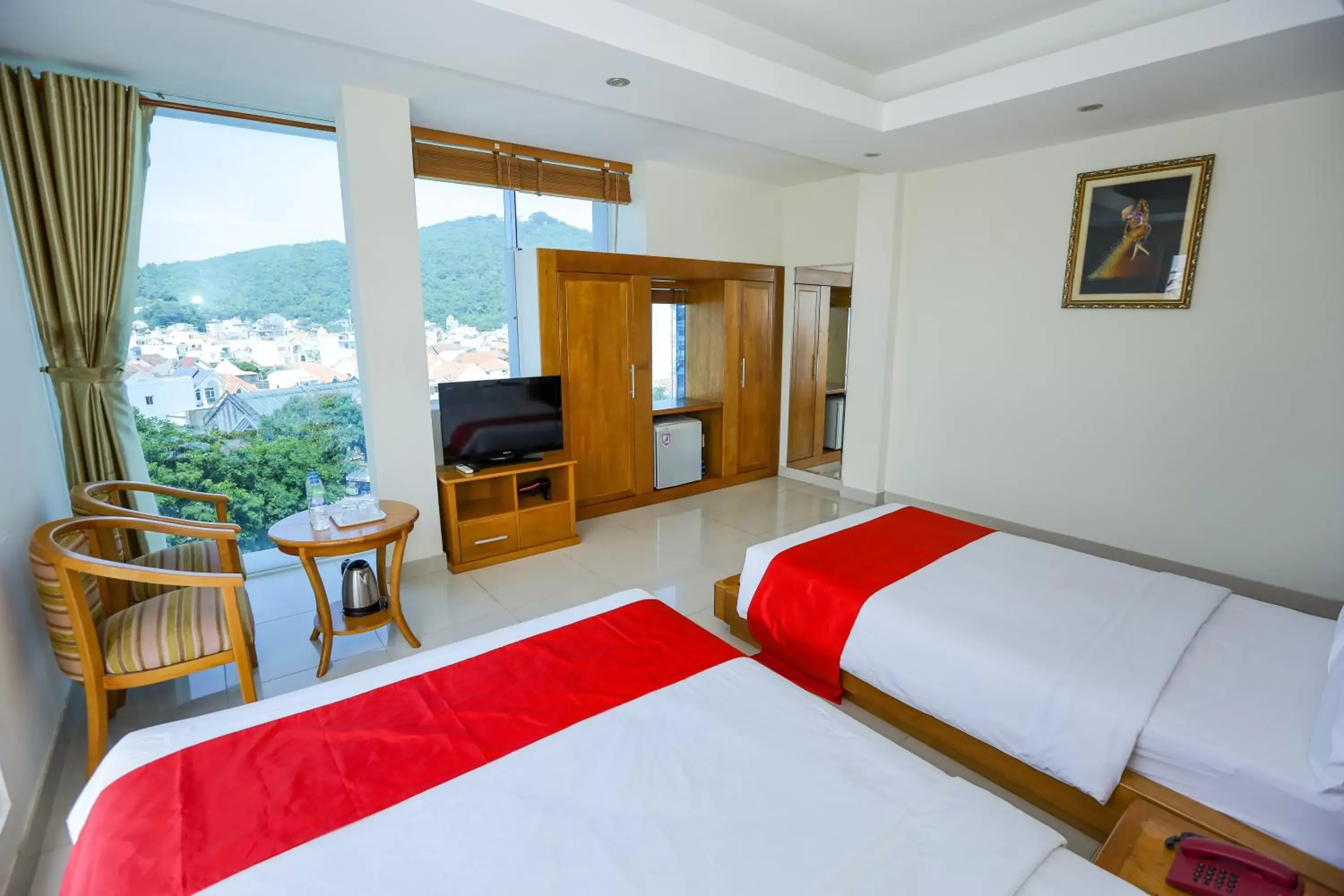 Quadruple Room with Mountain View in CAROLINE SEA HOTEL Quadruple Room with Mountain View in CAROLINE SEA HOTEL