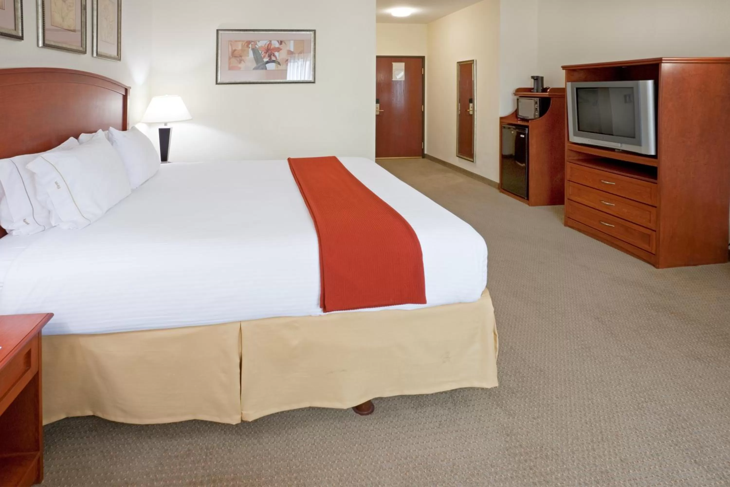 King Room - Disability Access/Non-Smoking in Holiday Inn Express Hotel & Suites Decatur, TX, an IHG Hotel