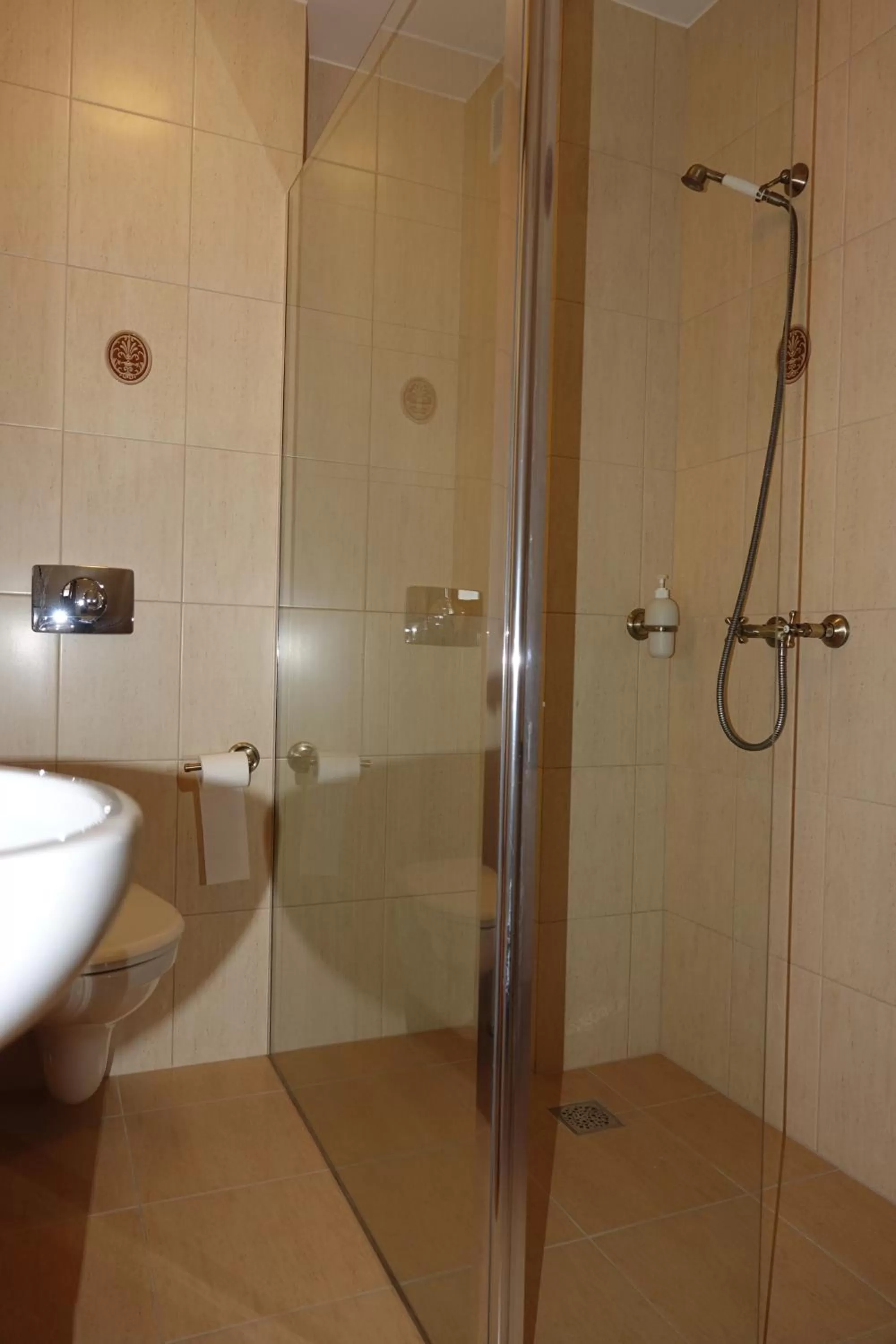 Bathroom in Gościniec Dworski w Ropie