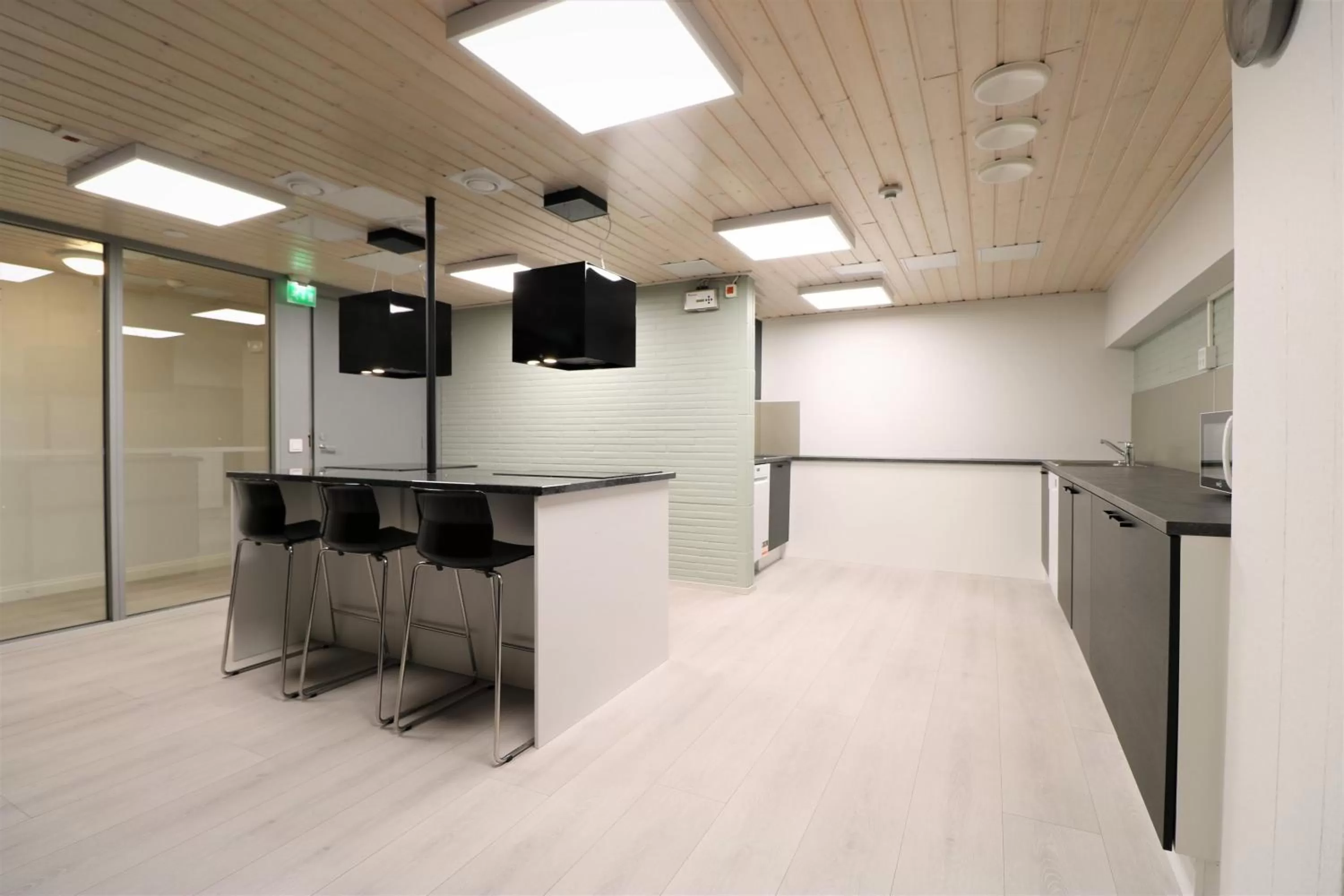 Kitchen or kitchenette in Forenom Aparthotel Helsinki Herttoniemi