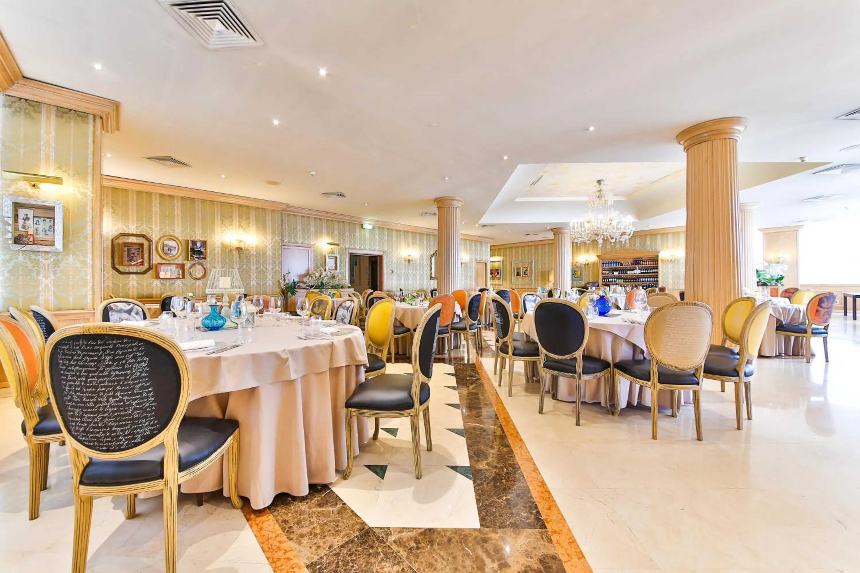 Restaurant/places to eat in Hotel Leon d'Oro