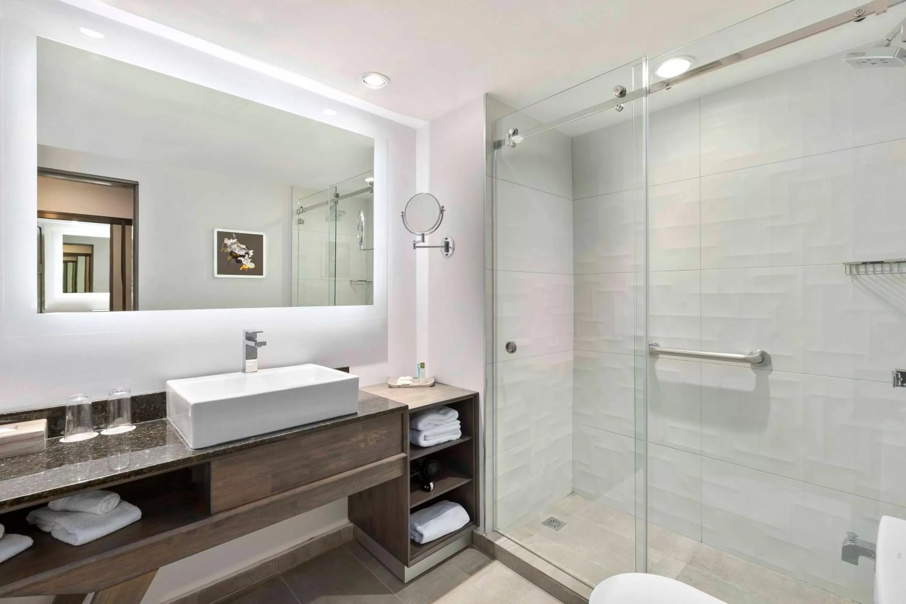 Bathroom in Crowne Plaza San Jose La Sabana by IHG