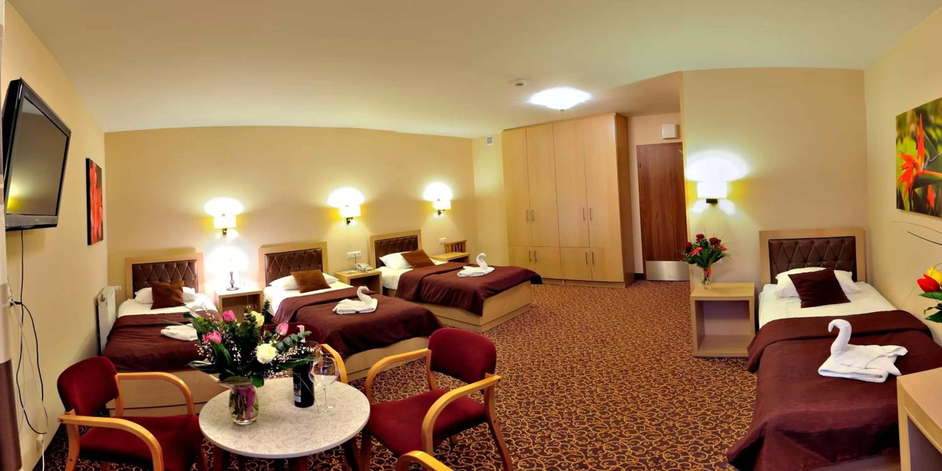 Photo of the whole room, Seating Area in Hotel Partner