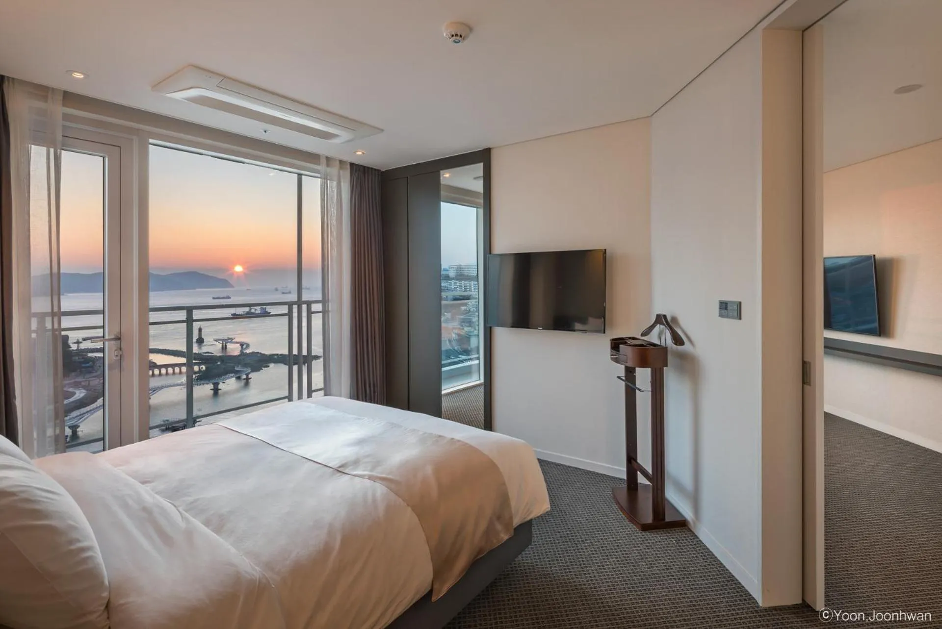 Premier Suite Ocean Terrace in Grab The Ocean Songdo