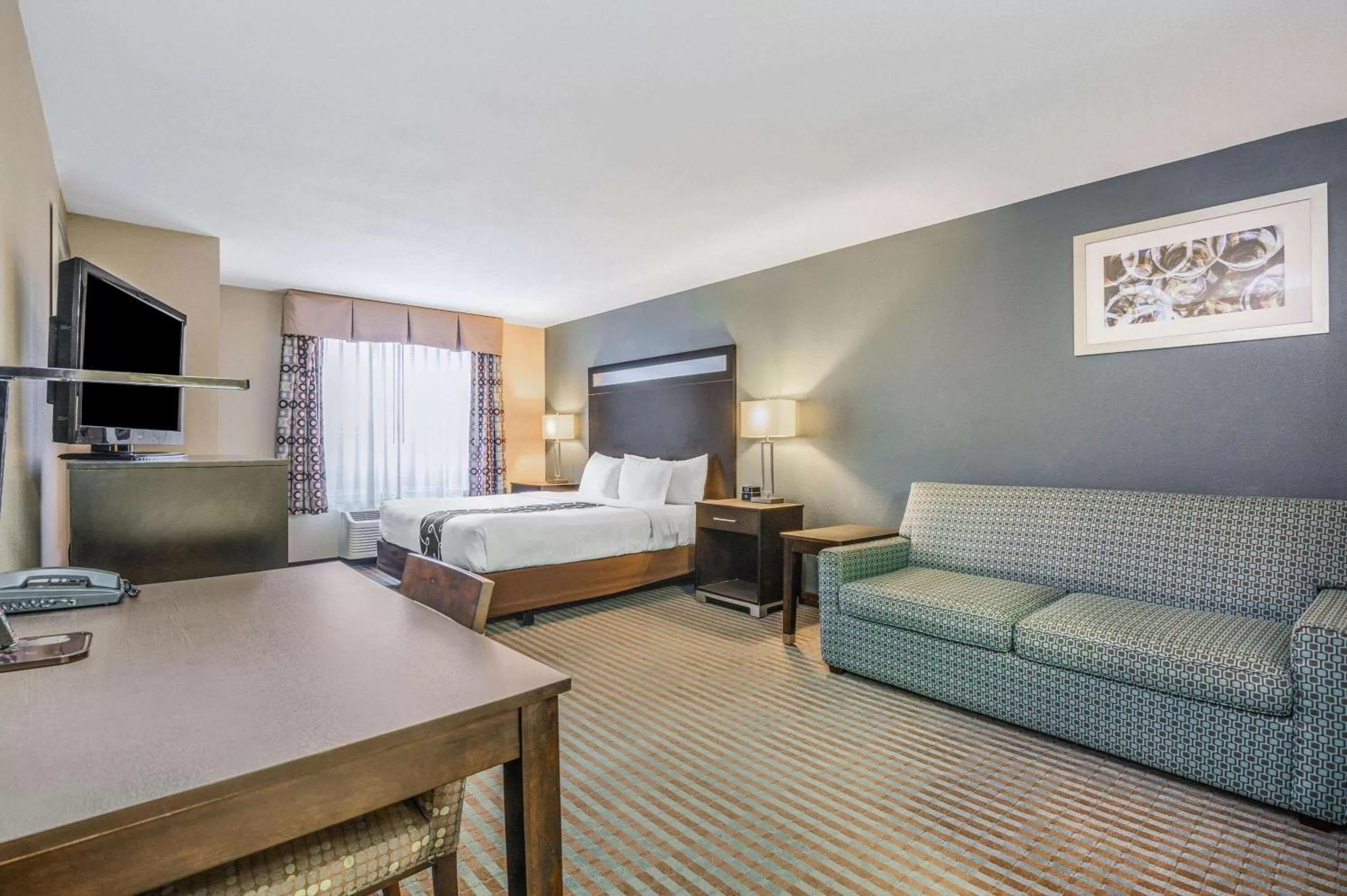 Photo of the whole room, Bed in La Quinta Inn & Suites Casino and Bar by Wyndham Glendive