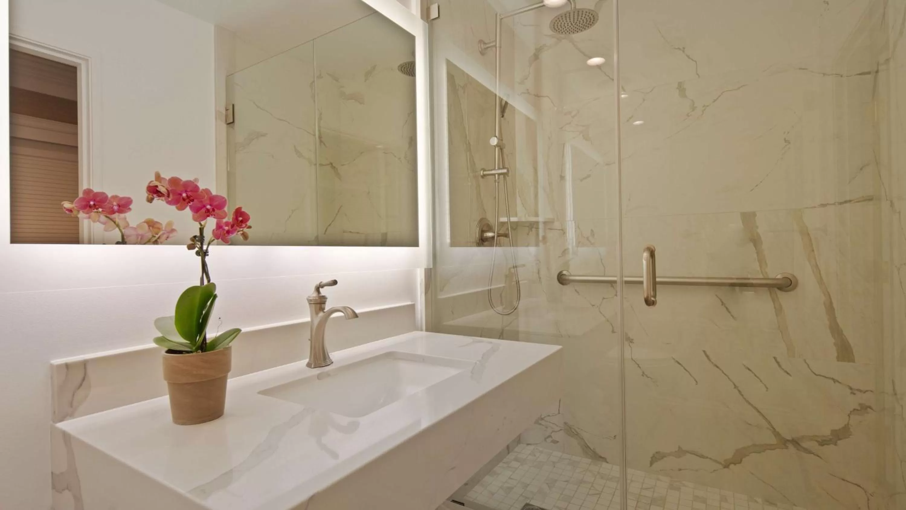 Bathroom in Best Western Plus Sunset Plaza Hotel