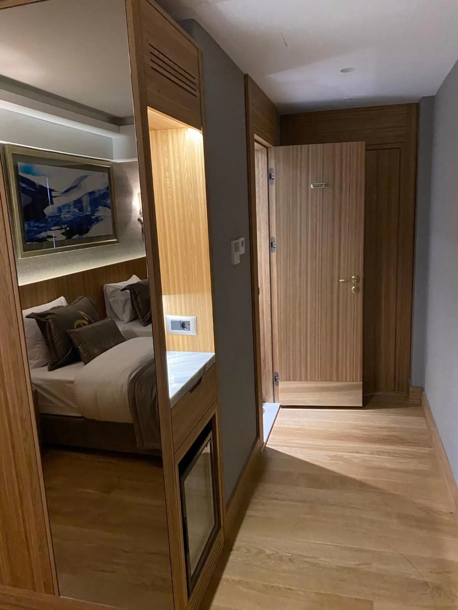 Massage, Bed in Lady Diana Hotel