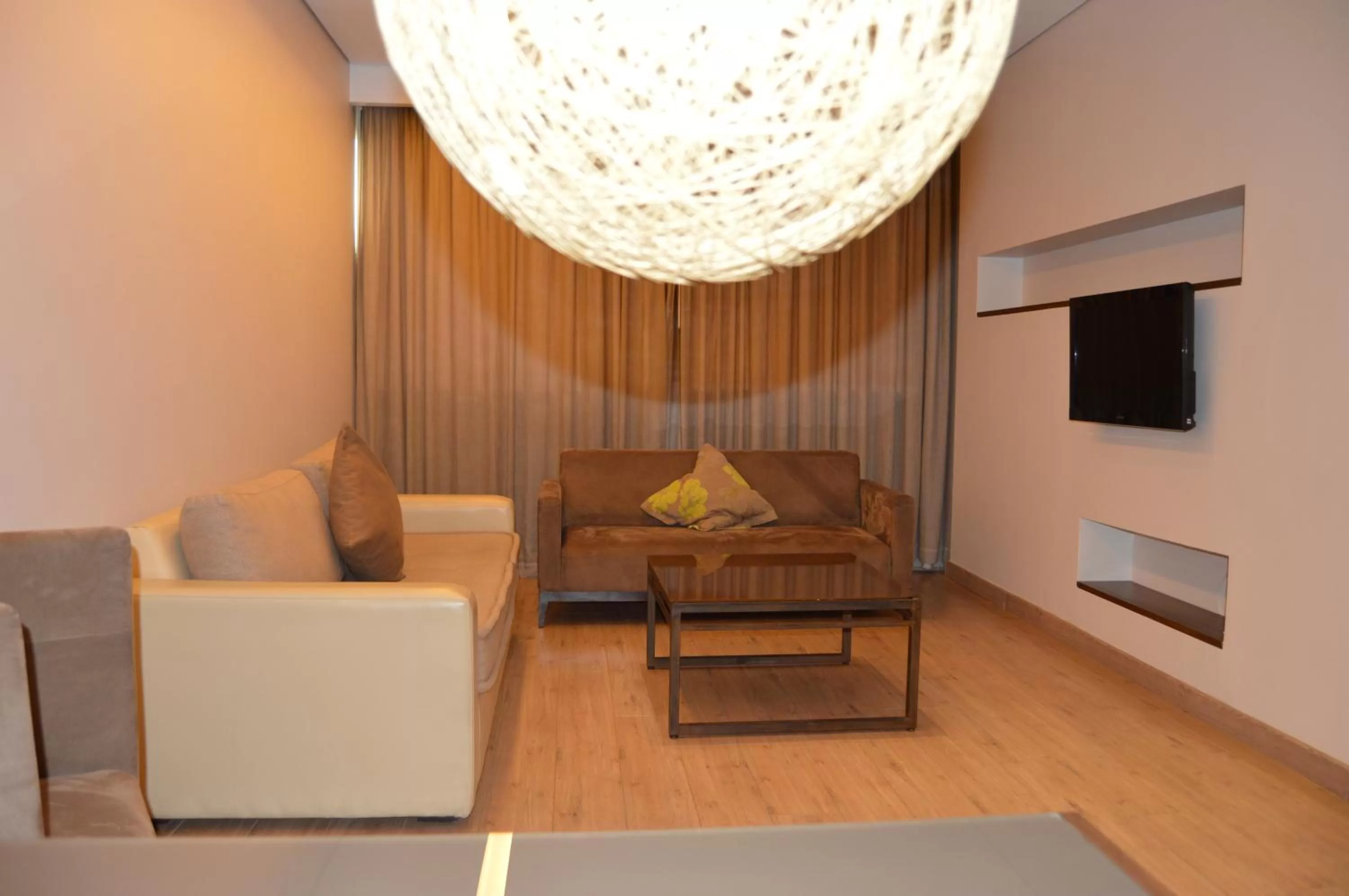 TV and multimedia in Country Lodge Hotel & Resort Beirut