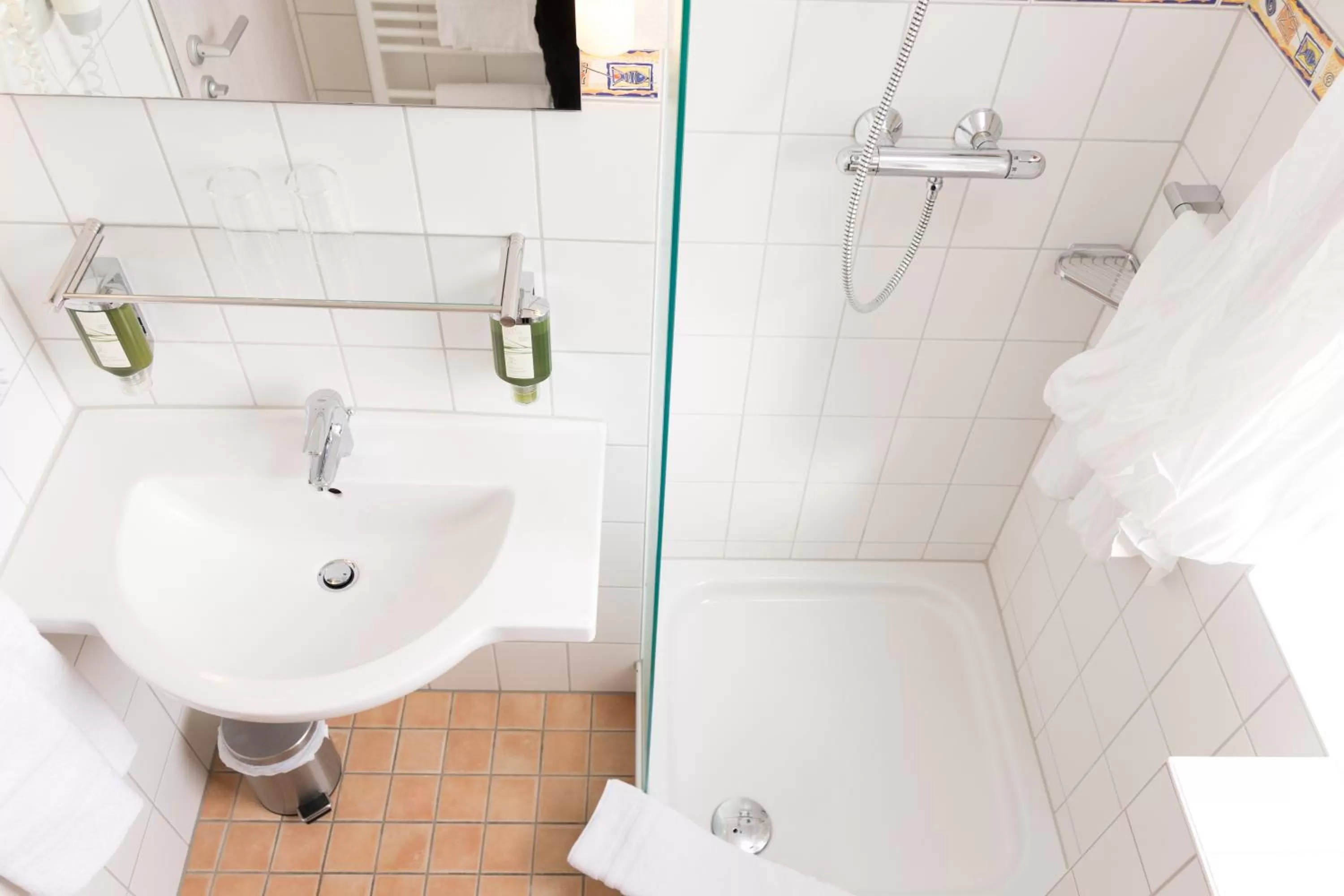 Shower, Bathroom in Das Frühstückshotel Büsum