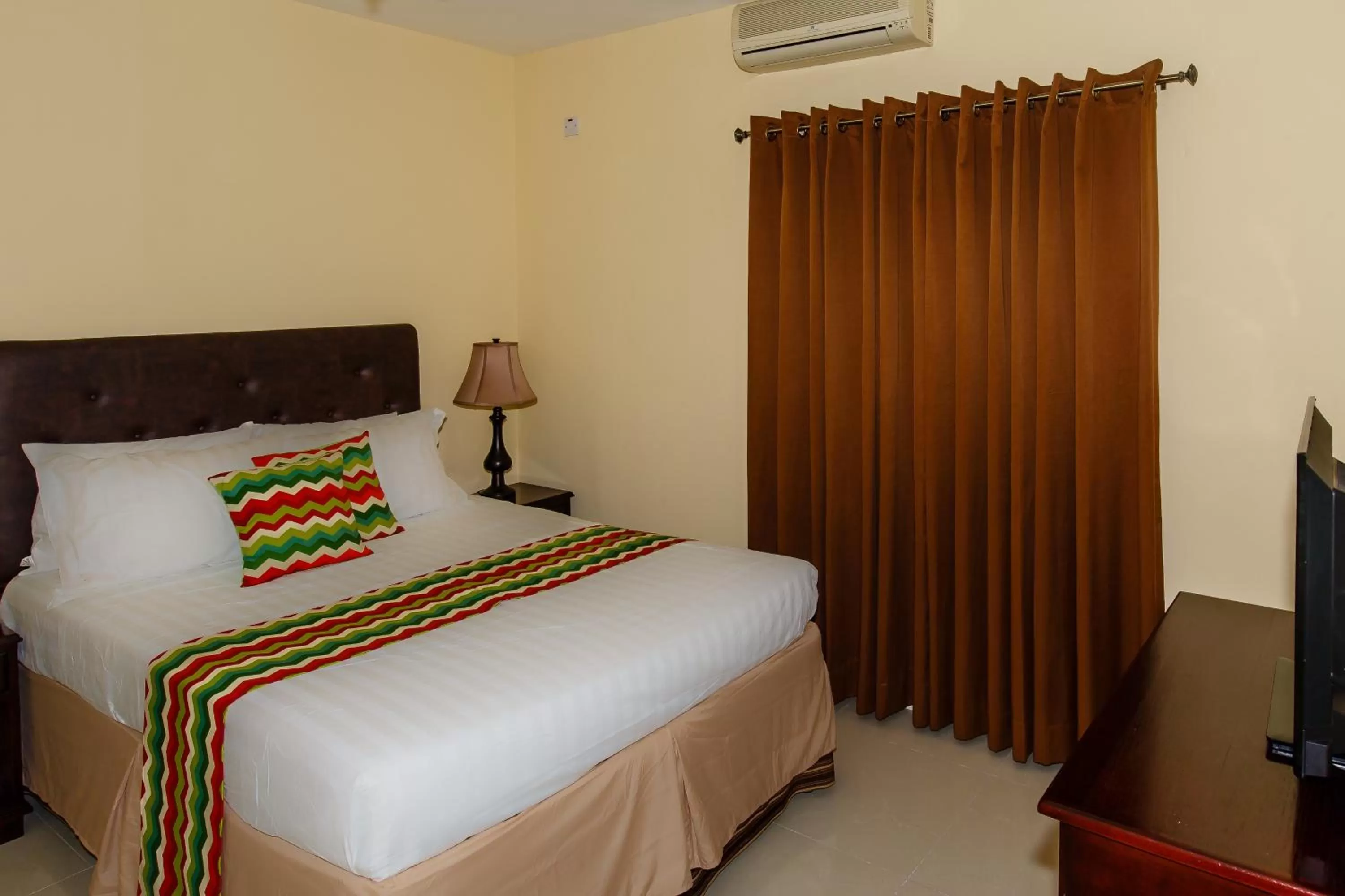 Bedroom, Bed in Jasmine Inn