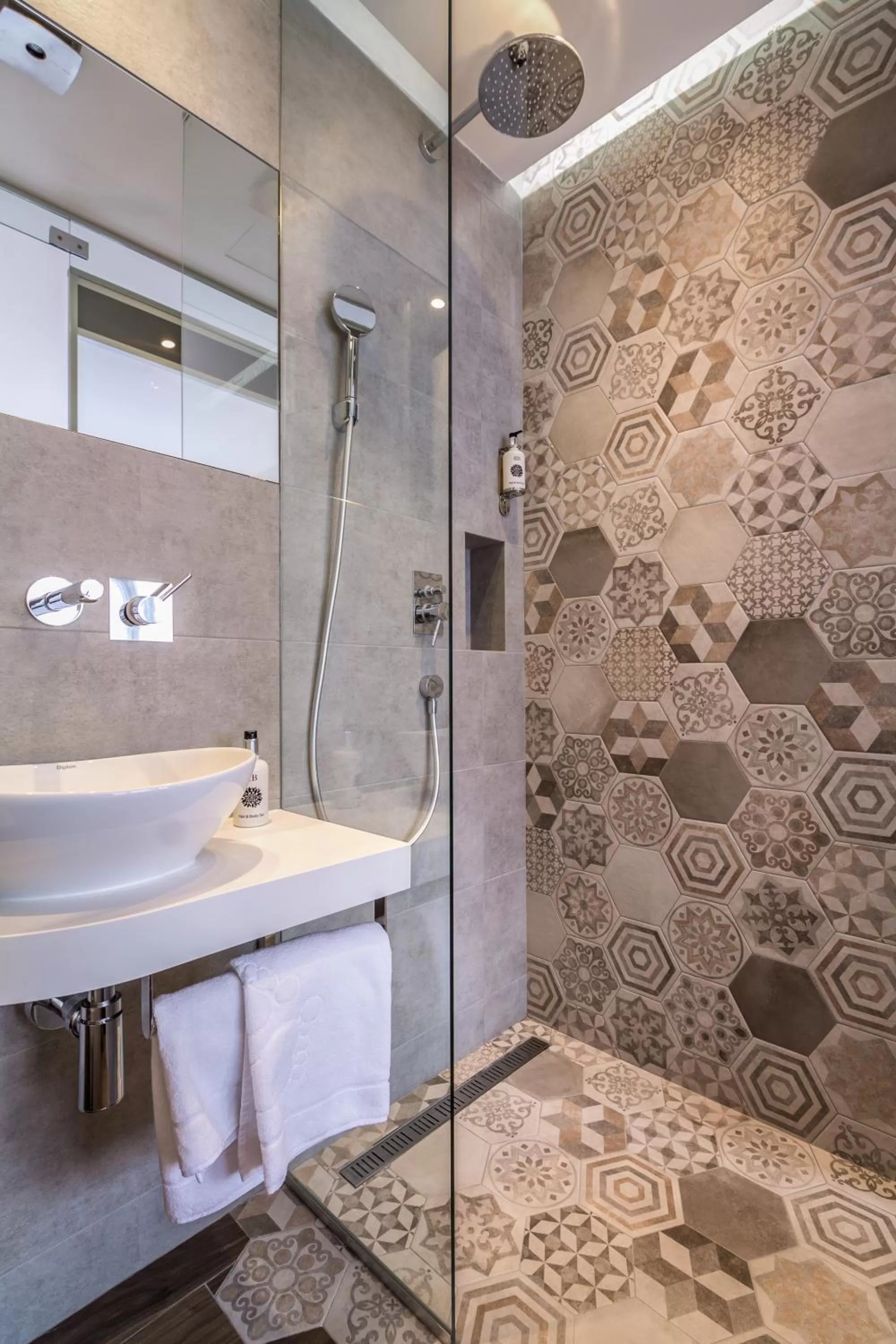 Bathroom in Level Luxury Suites