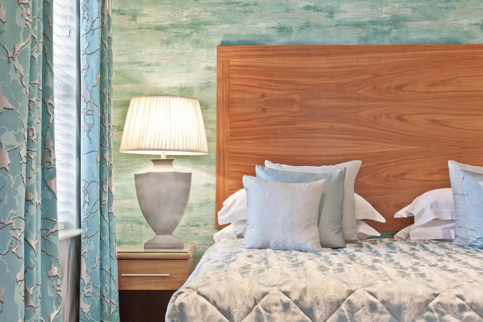 Bed in Ambleside Salutation Hotel & Spa