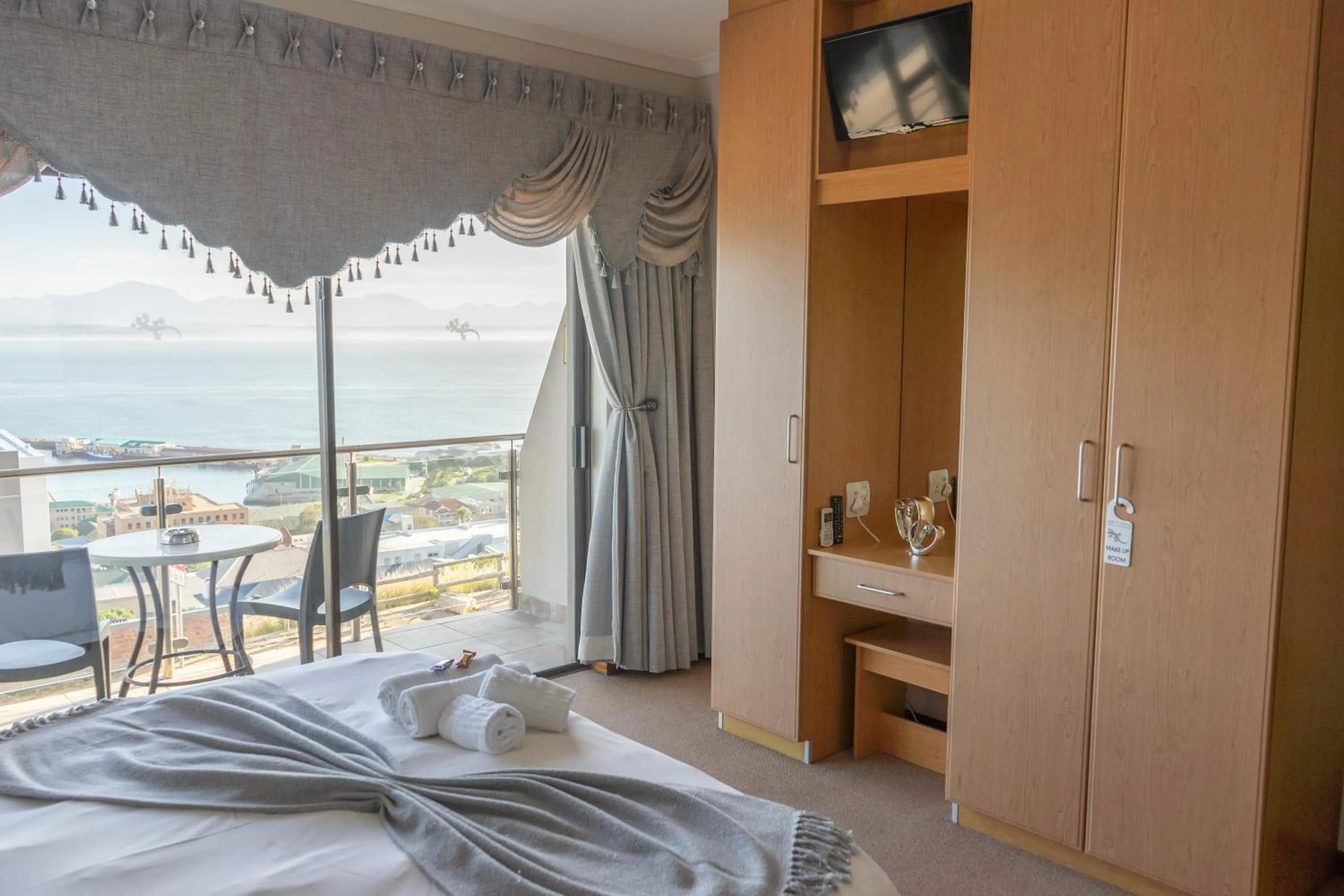 Patio, Bed in Bar-t-nique Guest House