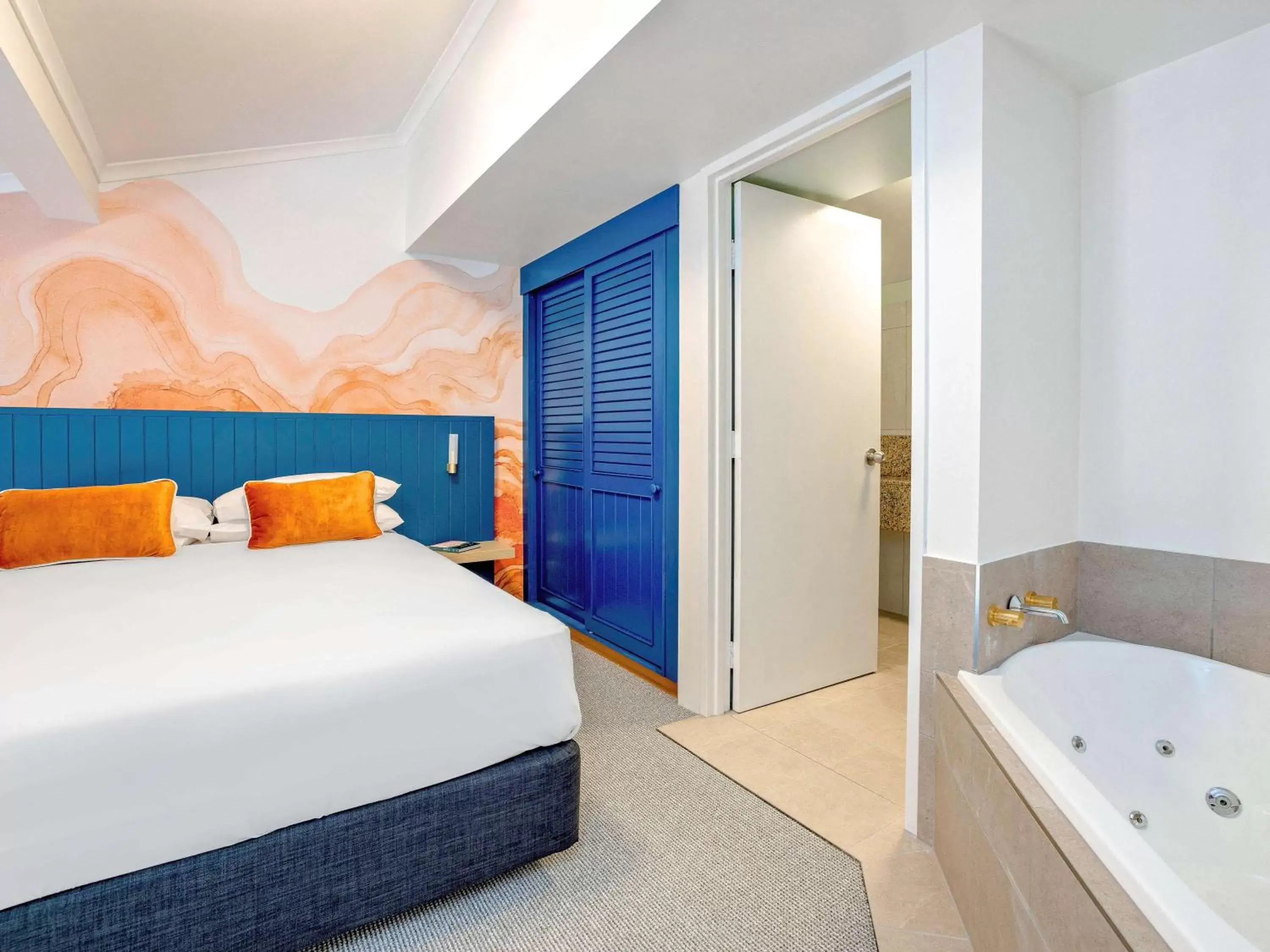 Loft Queen Room with Spa Bath in Mercure Cairns Loft Queen Room with Spa Bath in Mercure Cairns