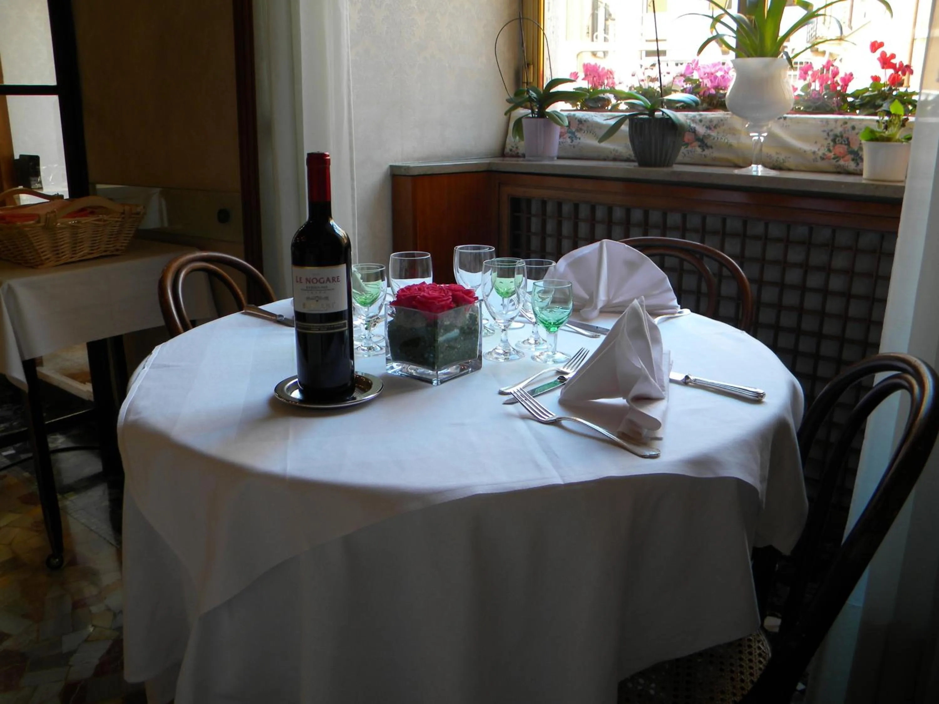 Restaurant/places to eat in Hotel Tre Re