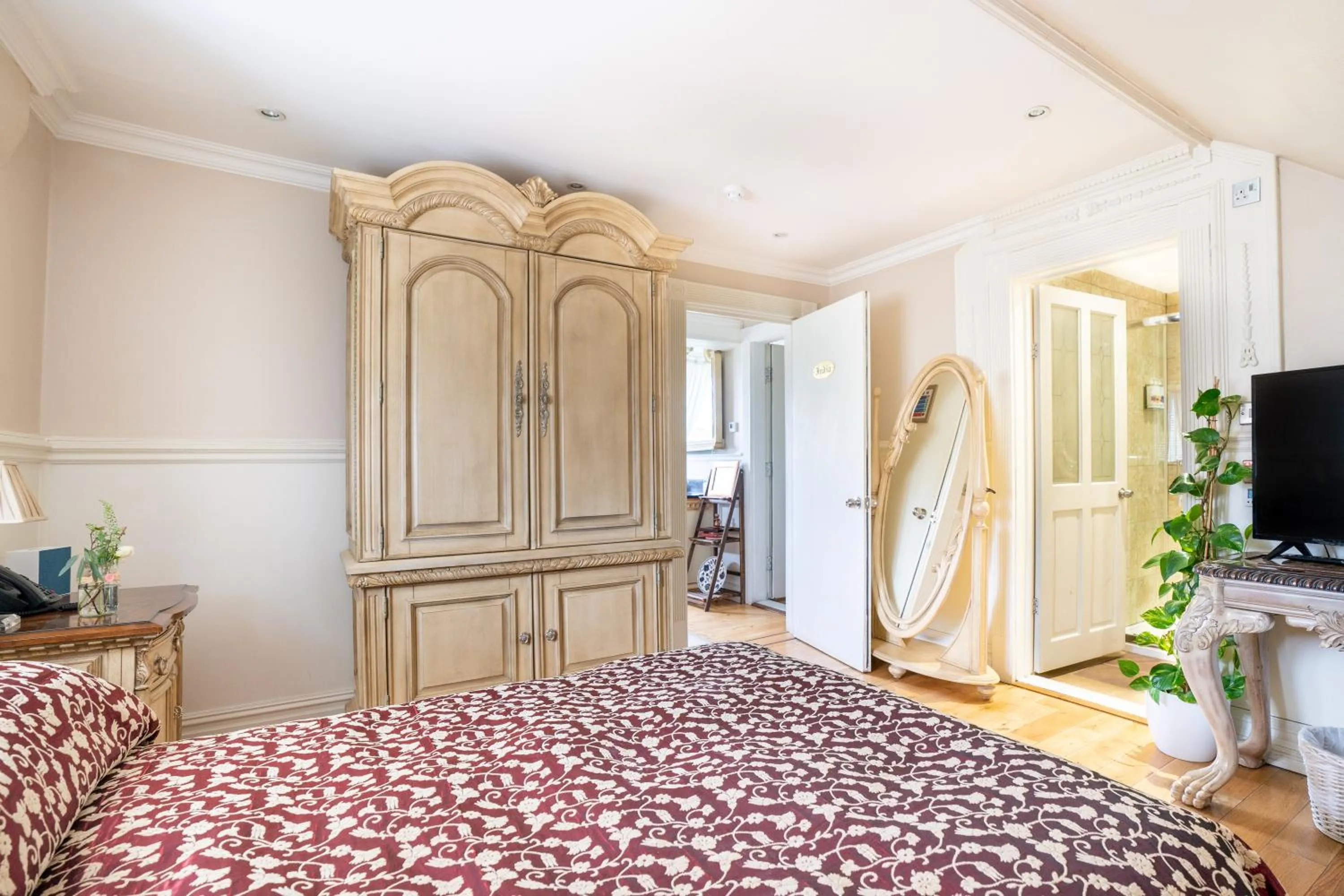 TV and multimedia in Berwick Lodge