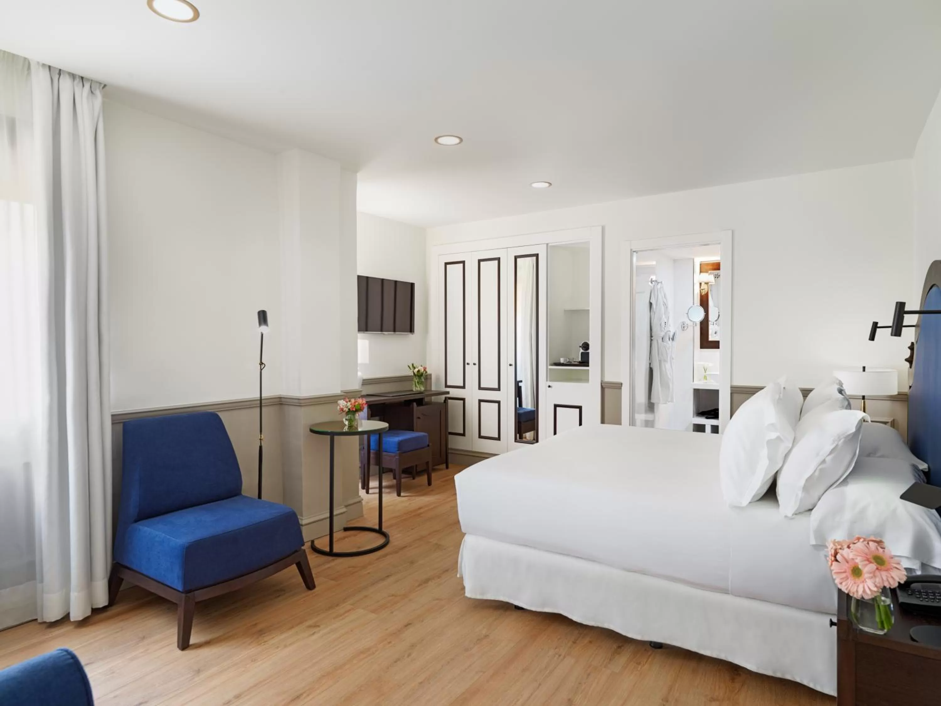 Decorative detail, Bed in H10 Corregidor Boutique Hotel