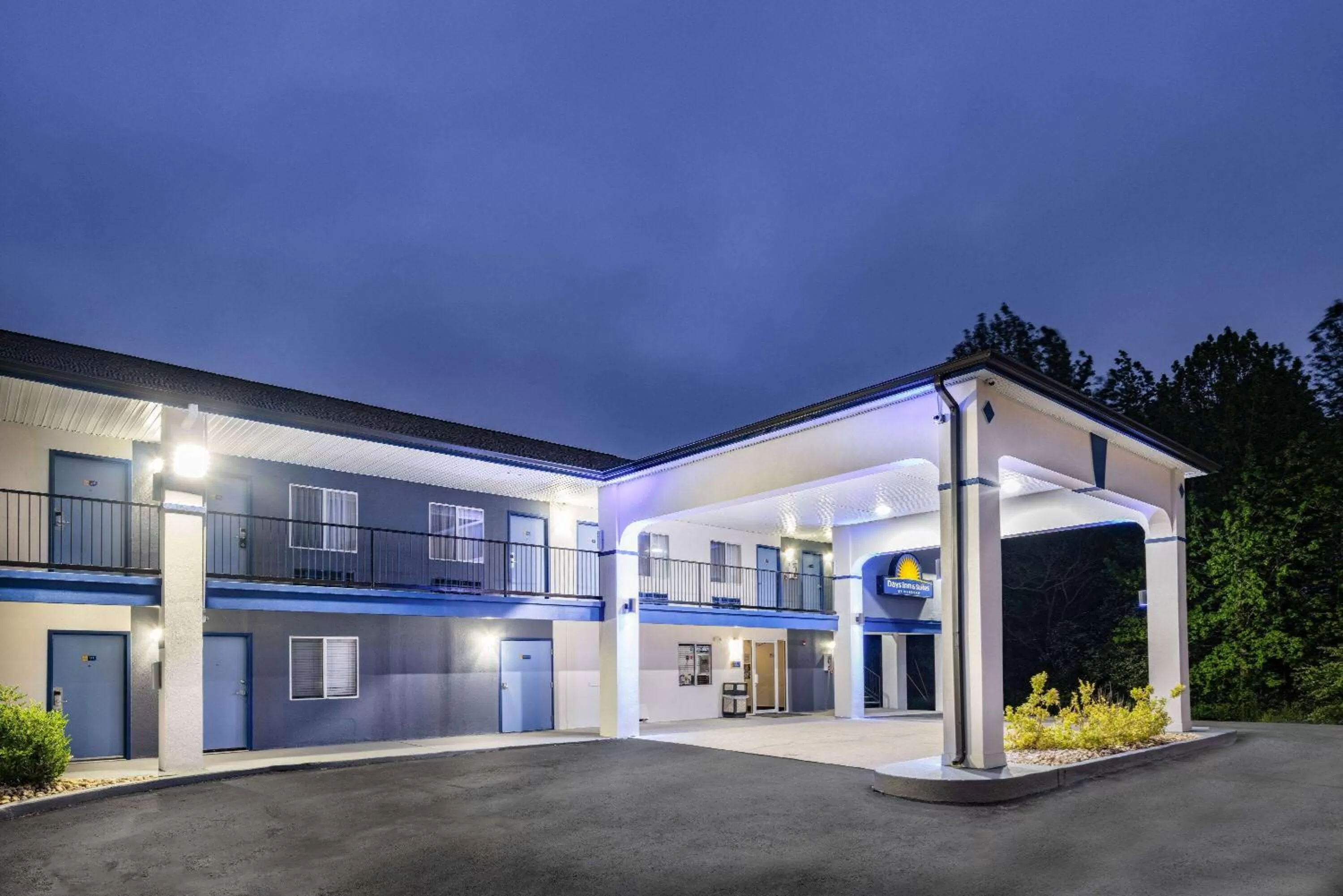 Property building in Days Inn by Wyndham Hamilton