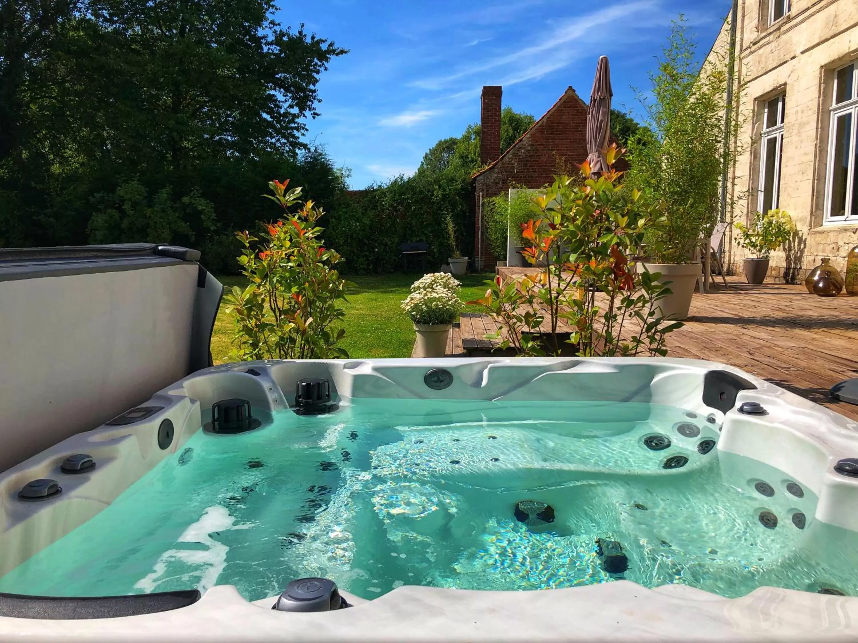 Hot Tub in Maison De Plumes
