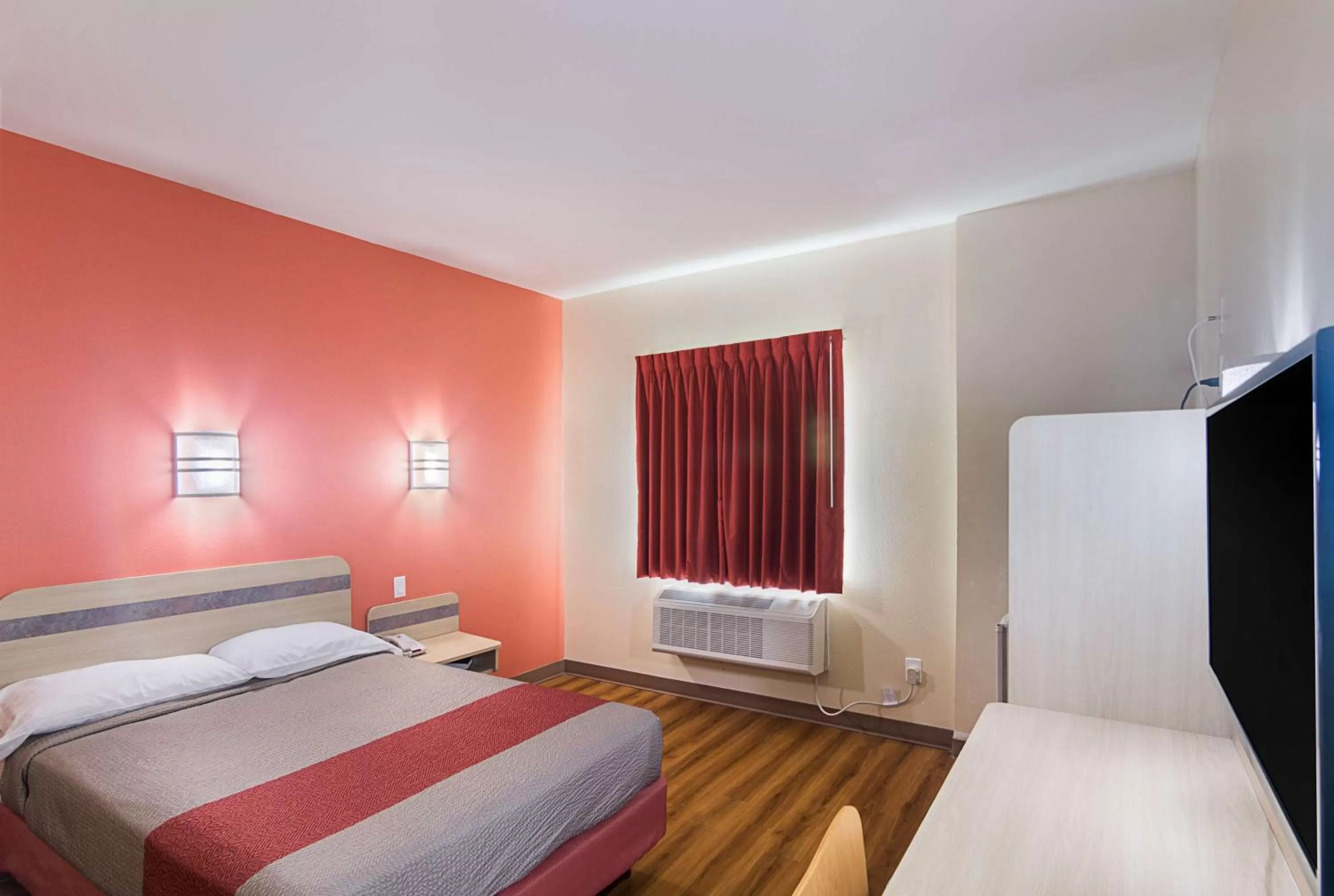 Photo of the whole room, Bed in Motel 6-Terrell, TX