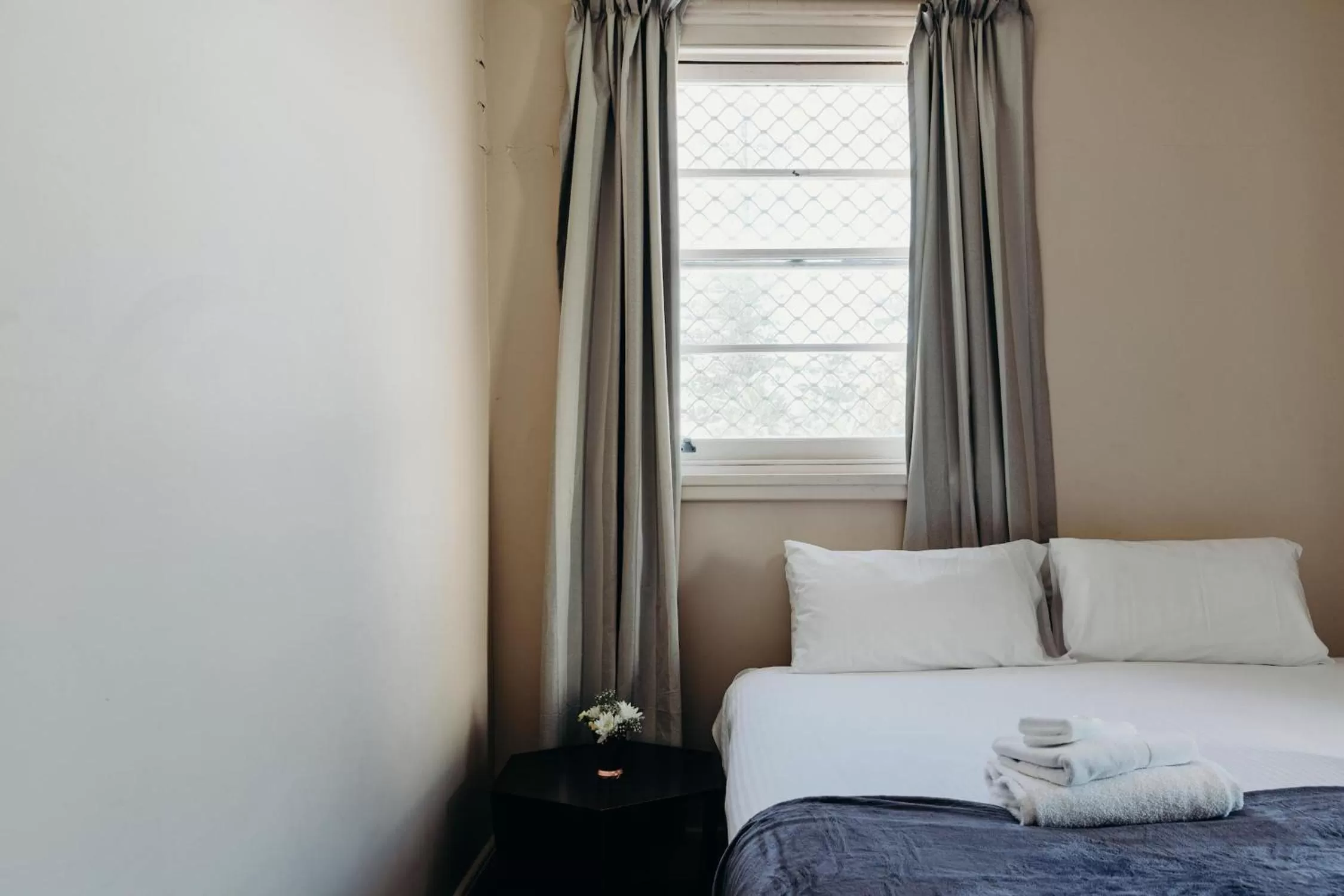 King Room with Private Bathroom - single occupancy in Port Macquarie Hotel