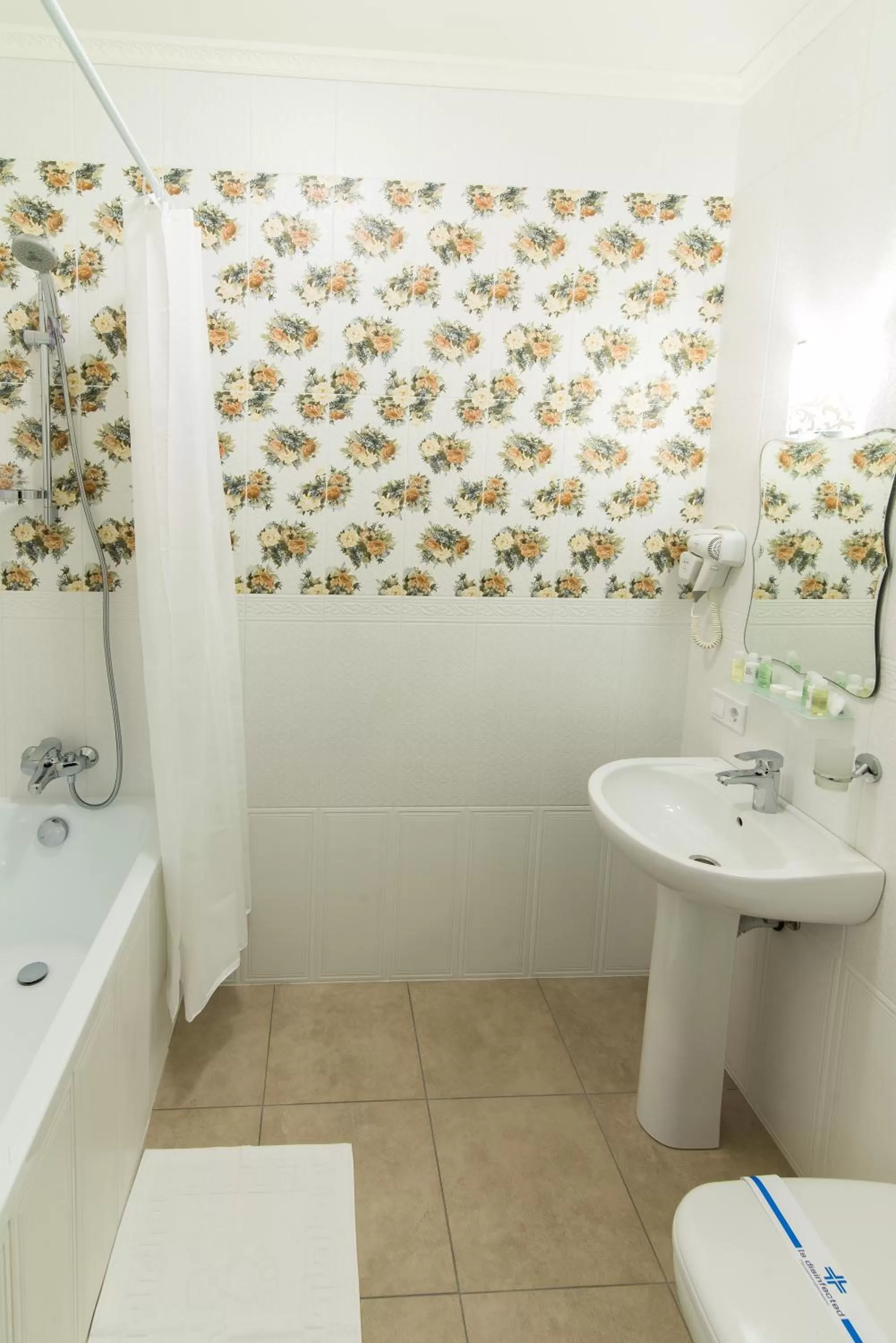 Bathroom in L.O.Y Family Hotel