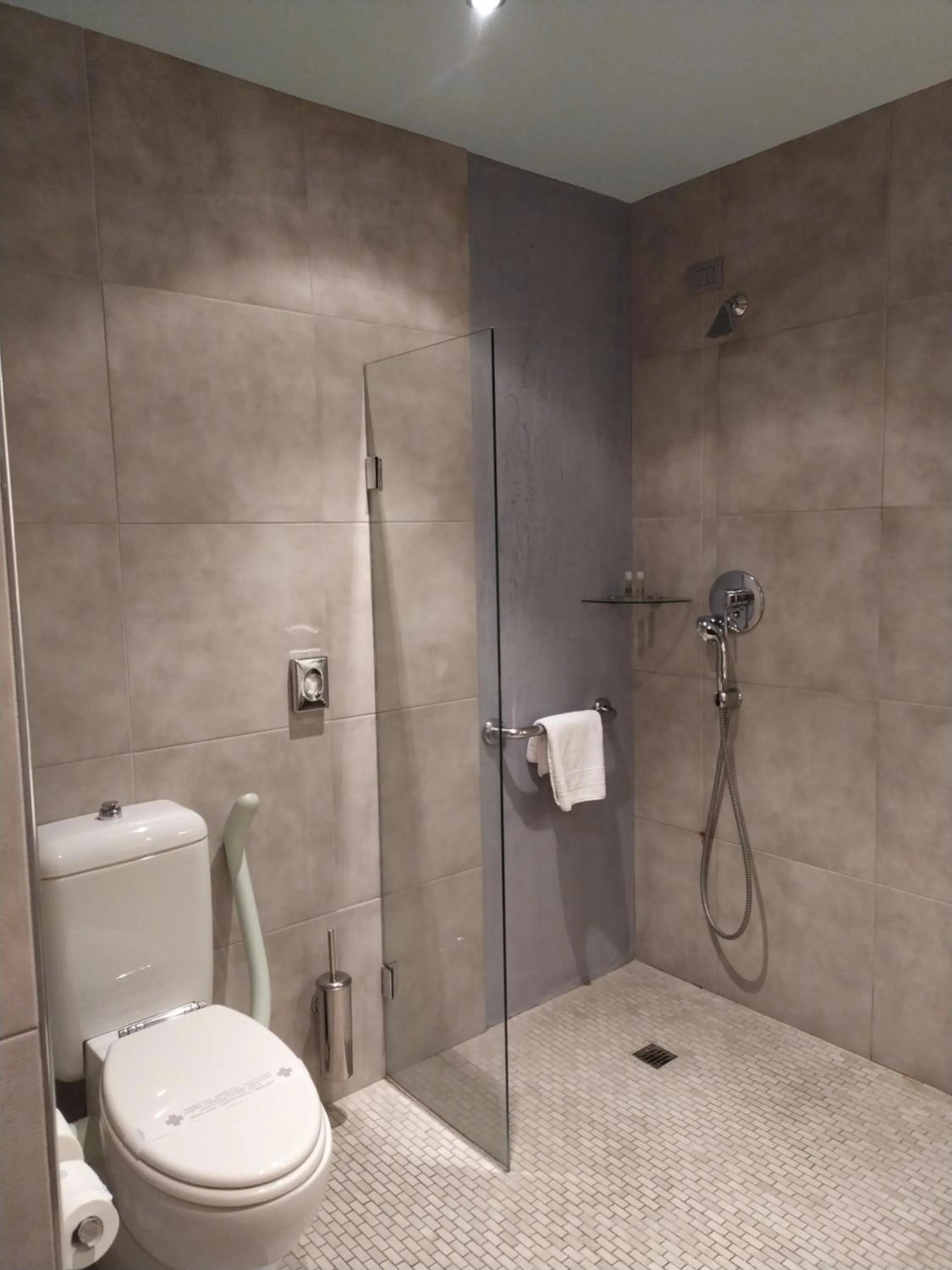 Shower in Albergo Cantine Ascheri